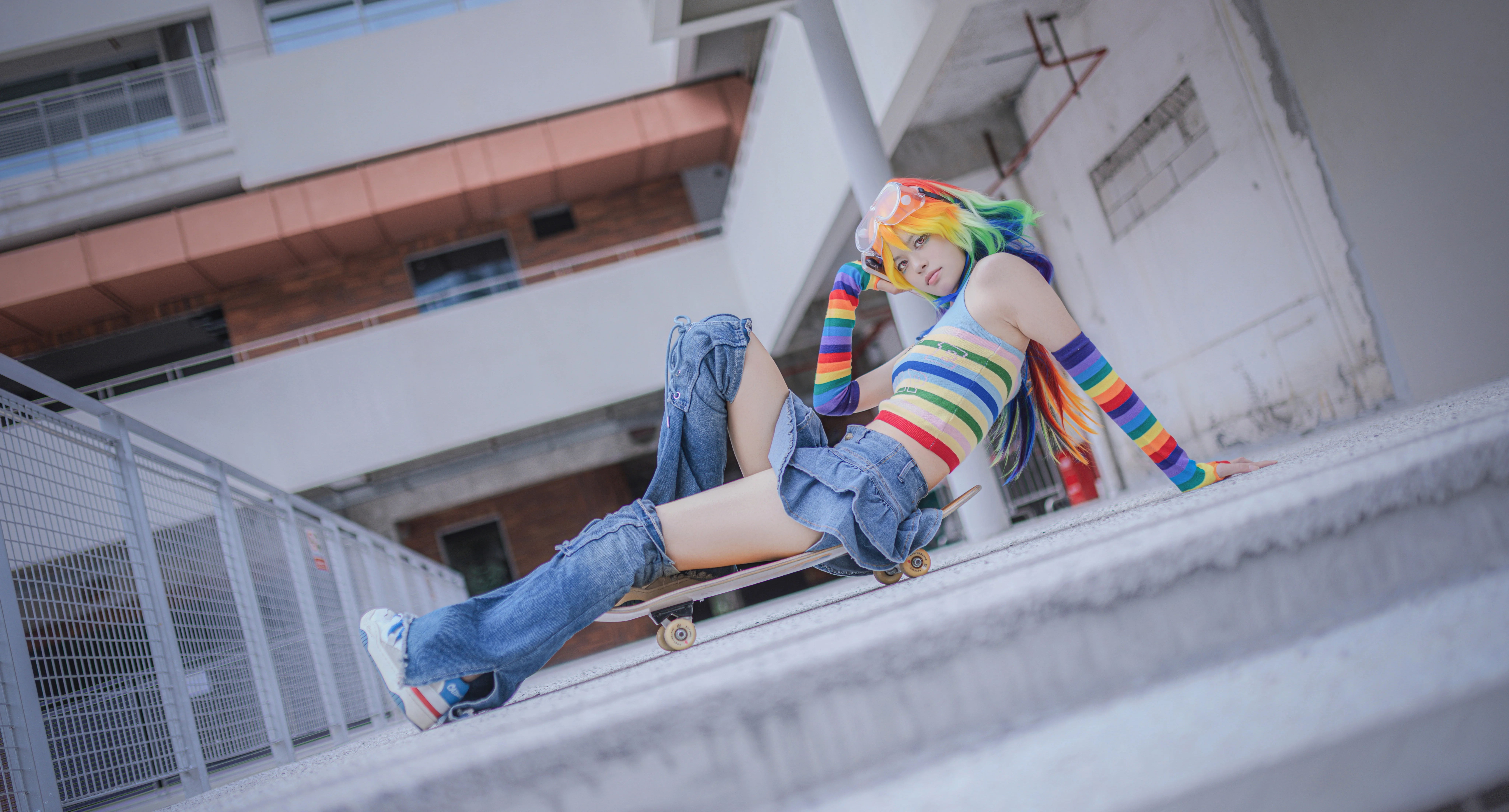 【云宝黛西cos】小马宝莉拟人化，彩虹色街头风穿行 - 第 3 张