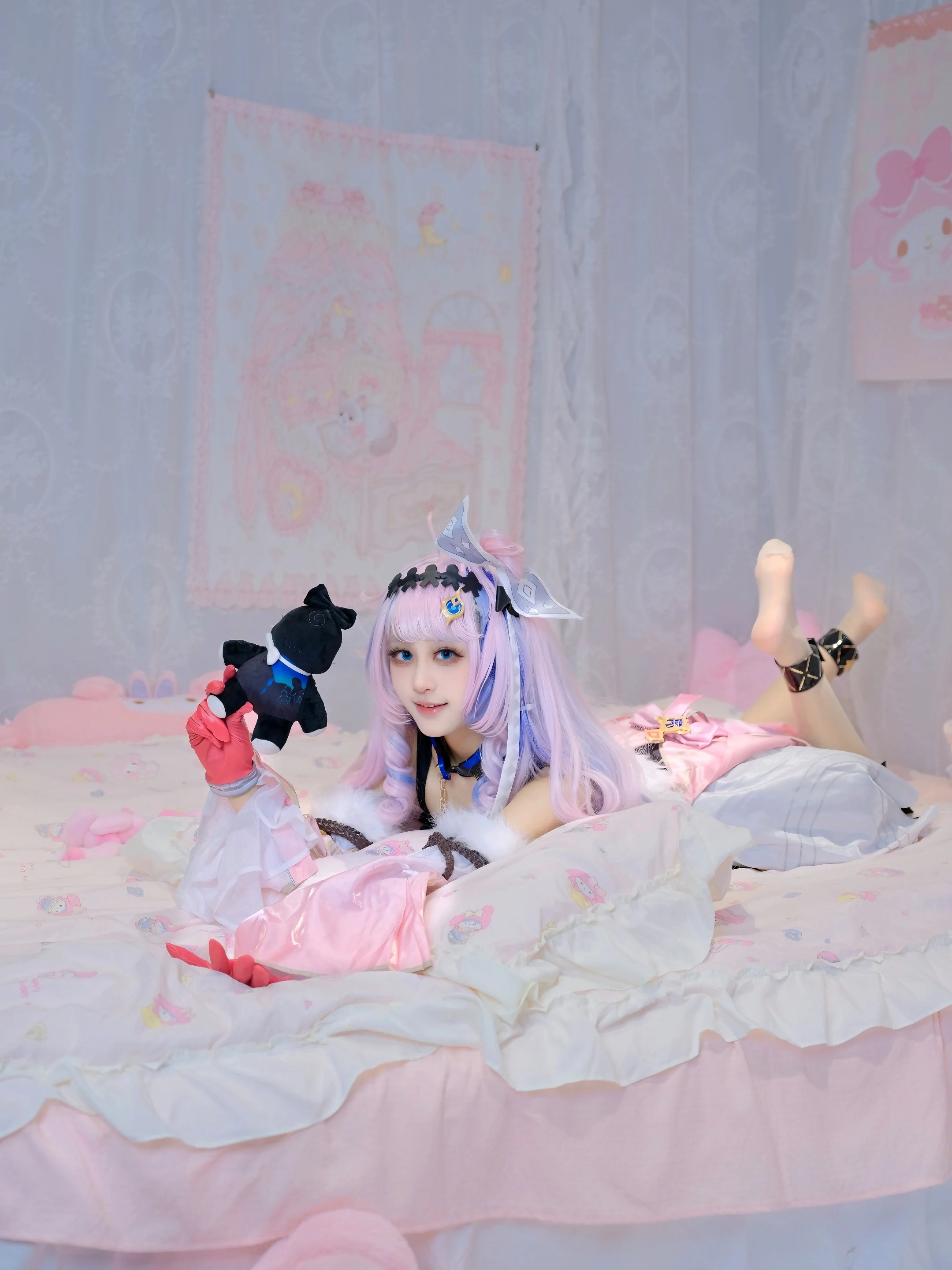 【达妮娅cos】鸣潮里的粉紫幻想，拍了好多可爱道具 - 第 1 张
