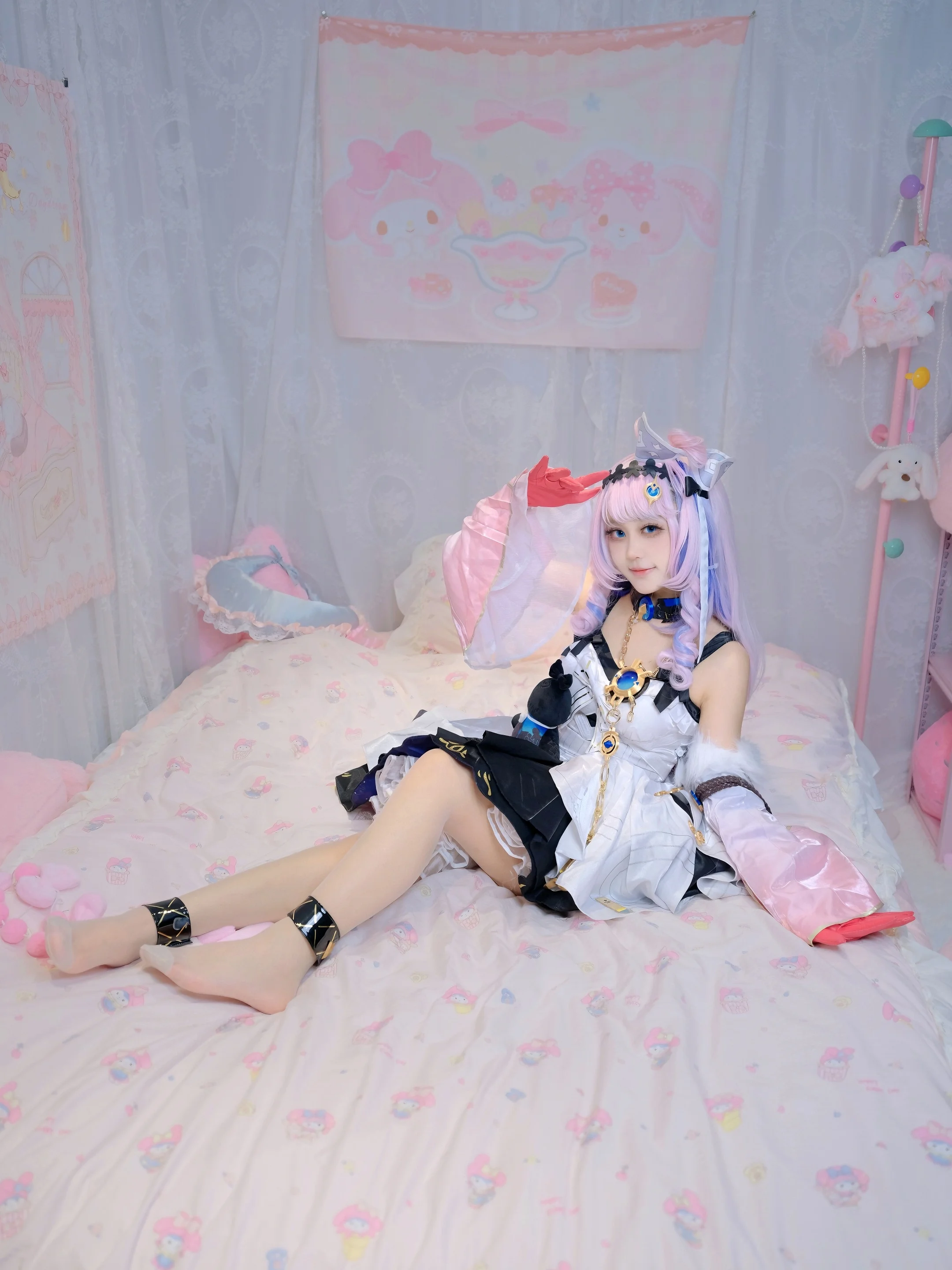 【达妮娅cos】鸣潮里的粉紫幻想，拍了好多可爱道具 - 第 2 张