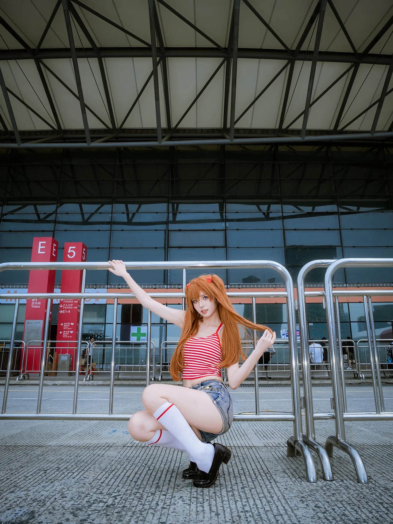 【アスカコスプレ】広角とクリップオンフラッシュで背景を暗く落としたChinaJoy 外撮影の記録 - 3 枚目