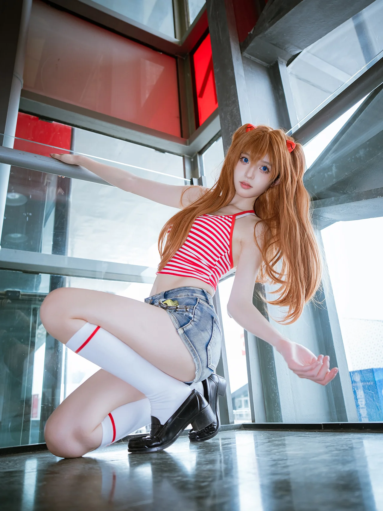 【明日香cos】EVA里的红白条纹，夏日漫展的汗水与快门 - 第 6 张