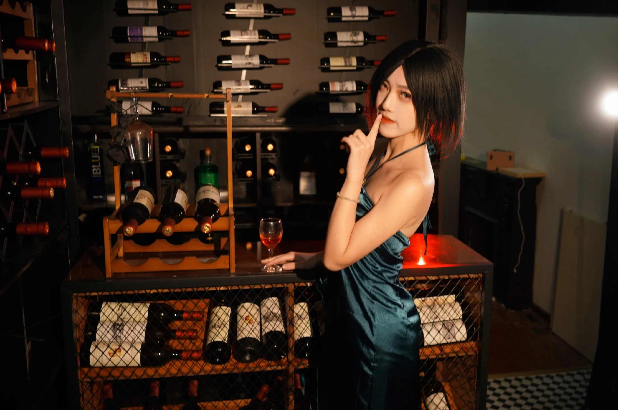 【蝰蛇cos】在瓦罗兰特的酒窖里，敬你一杯 - 第 3 张