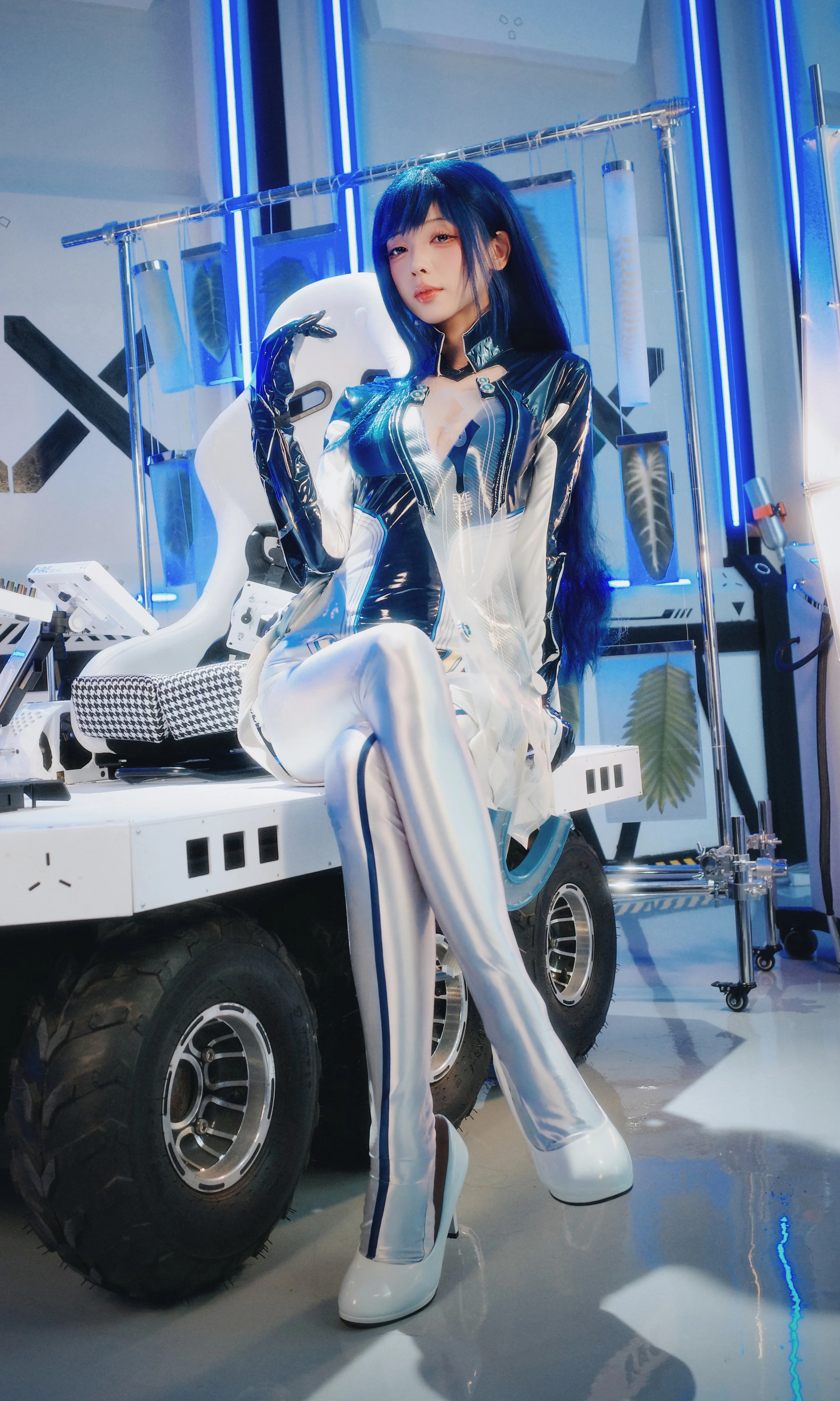 【渡鸦cos】剑星与胜利女神联动，冷艳科技感棚拍 - 第 1 张