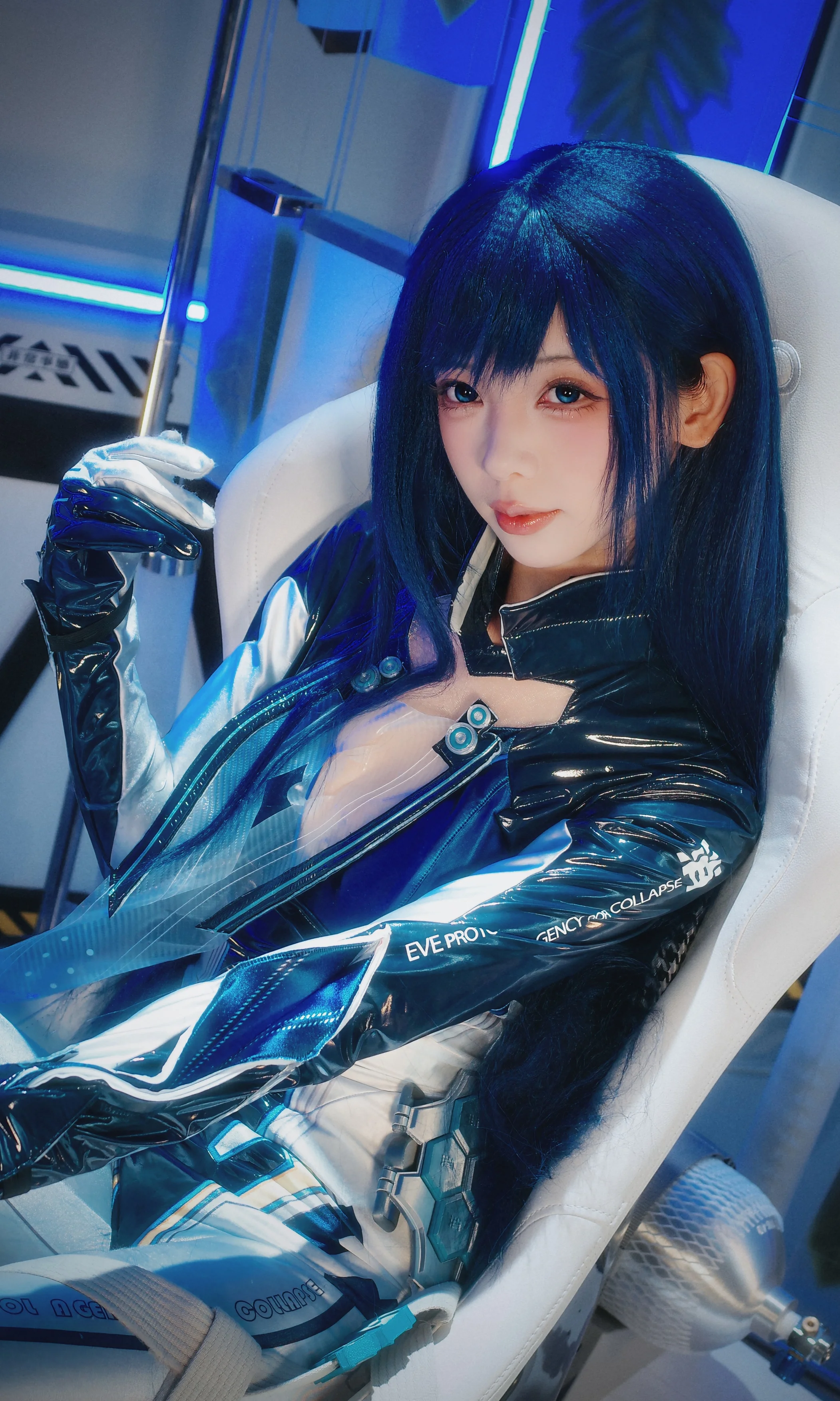 【渡鸦cos】剑星与胜利女神联动，冷艳科技感棚拍 - 第 2 张