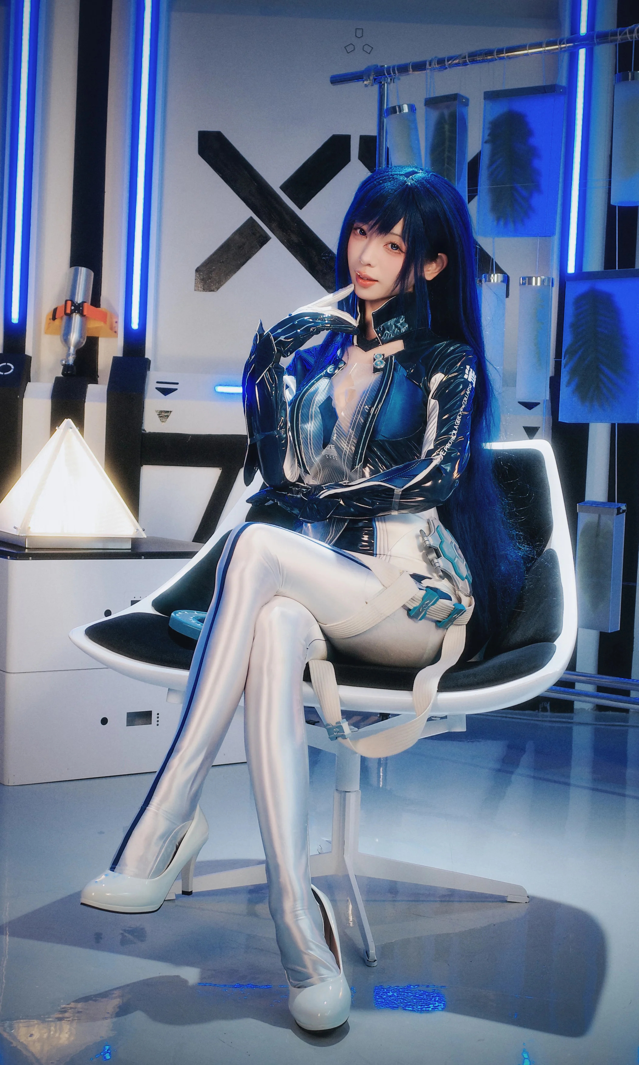【渡鸦cos】剑星与胜利女神联动，冷艳科技感棚拍 - 第 3 张