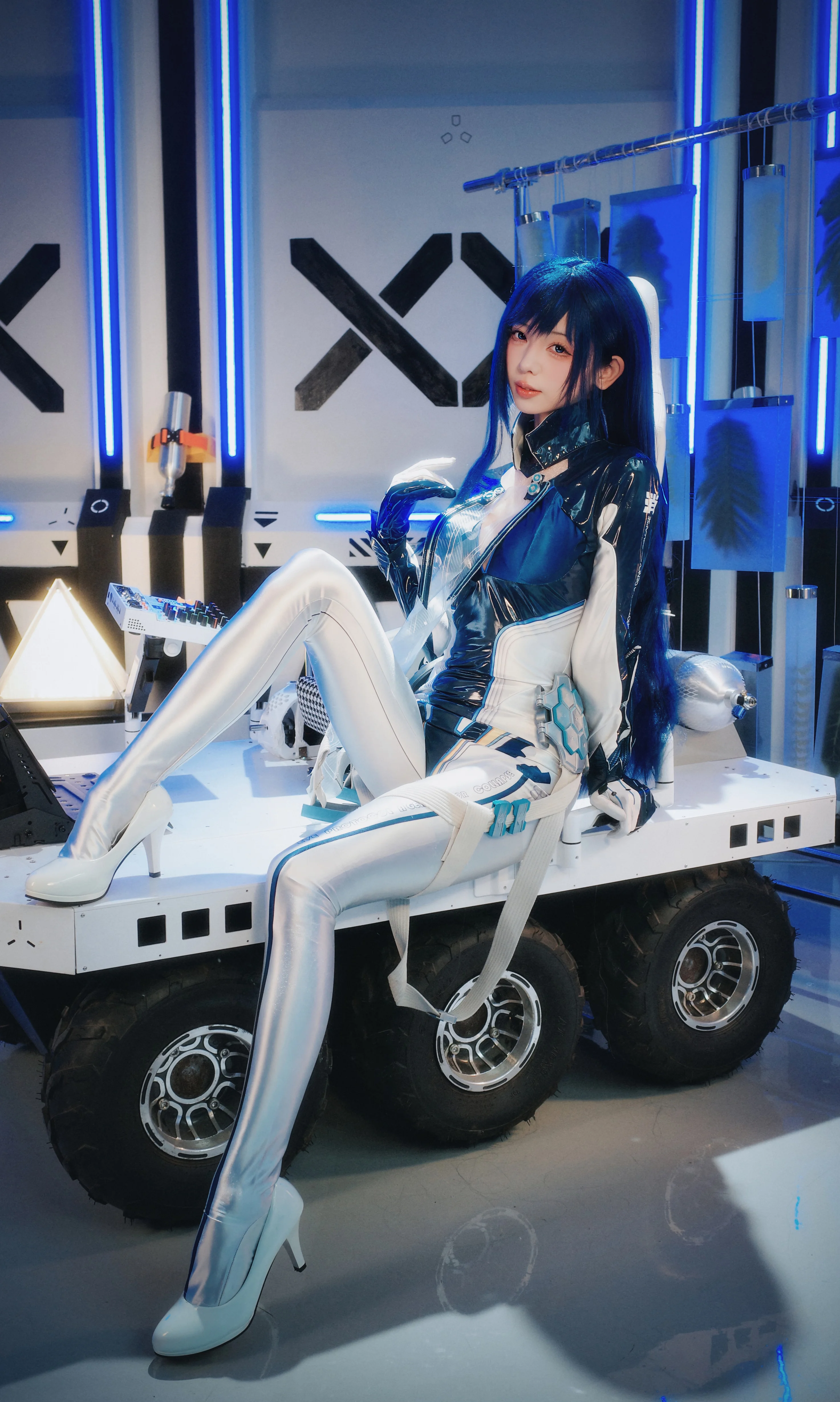 【渡鸦cos】剑星与胜利女神联动，冷艳科技感棚拍 - 第 6 张