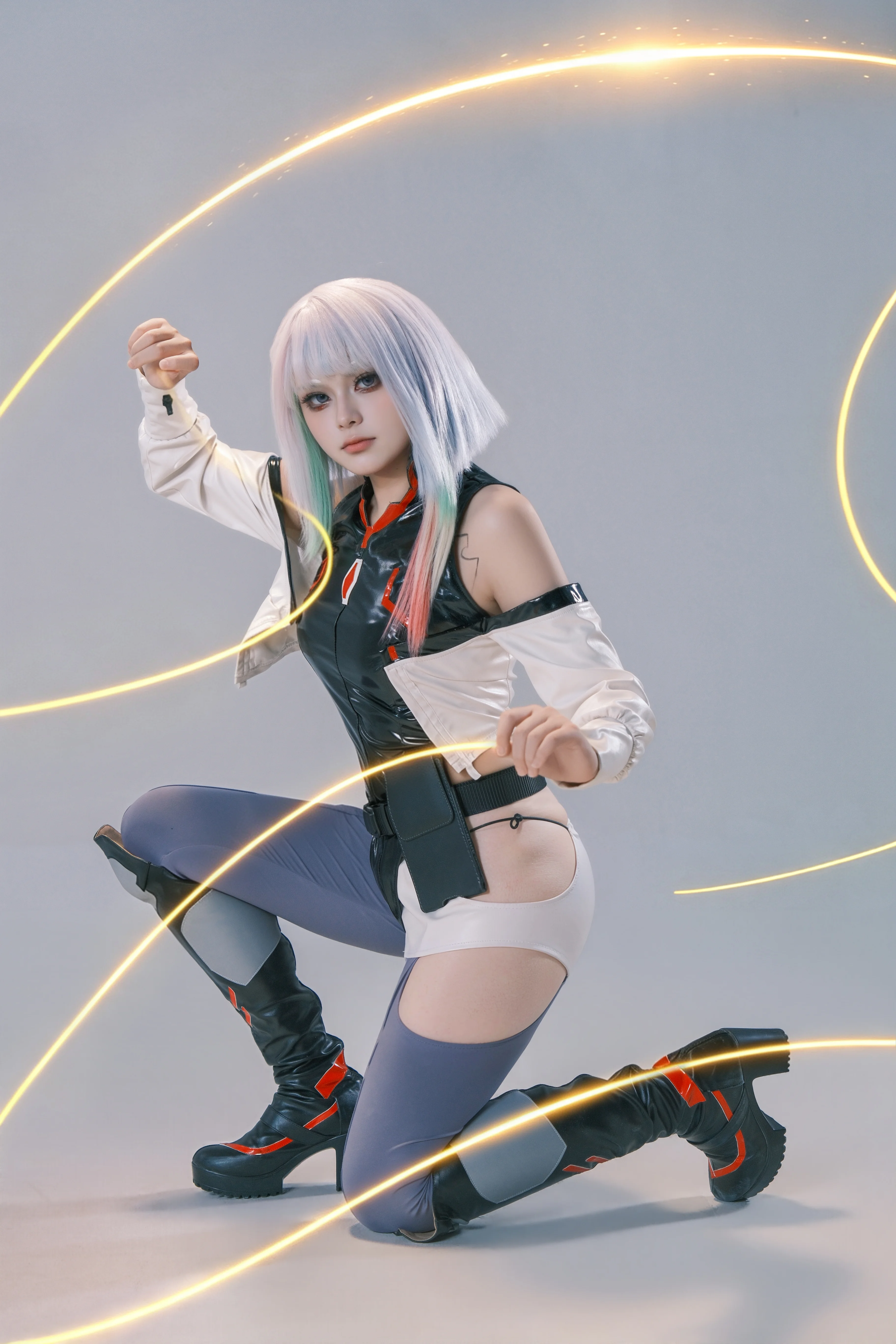 【露西cos】赛博朋克边缘行者x鸣潮联动，夜之城的那抹灰蓝光影 - 第 4 张