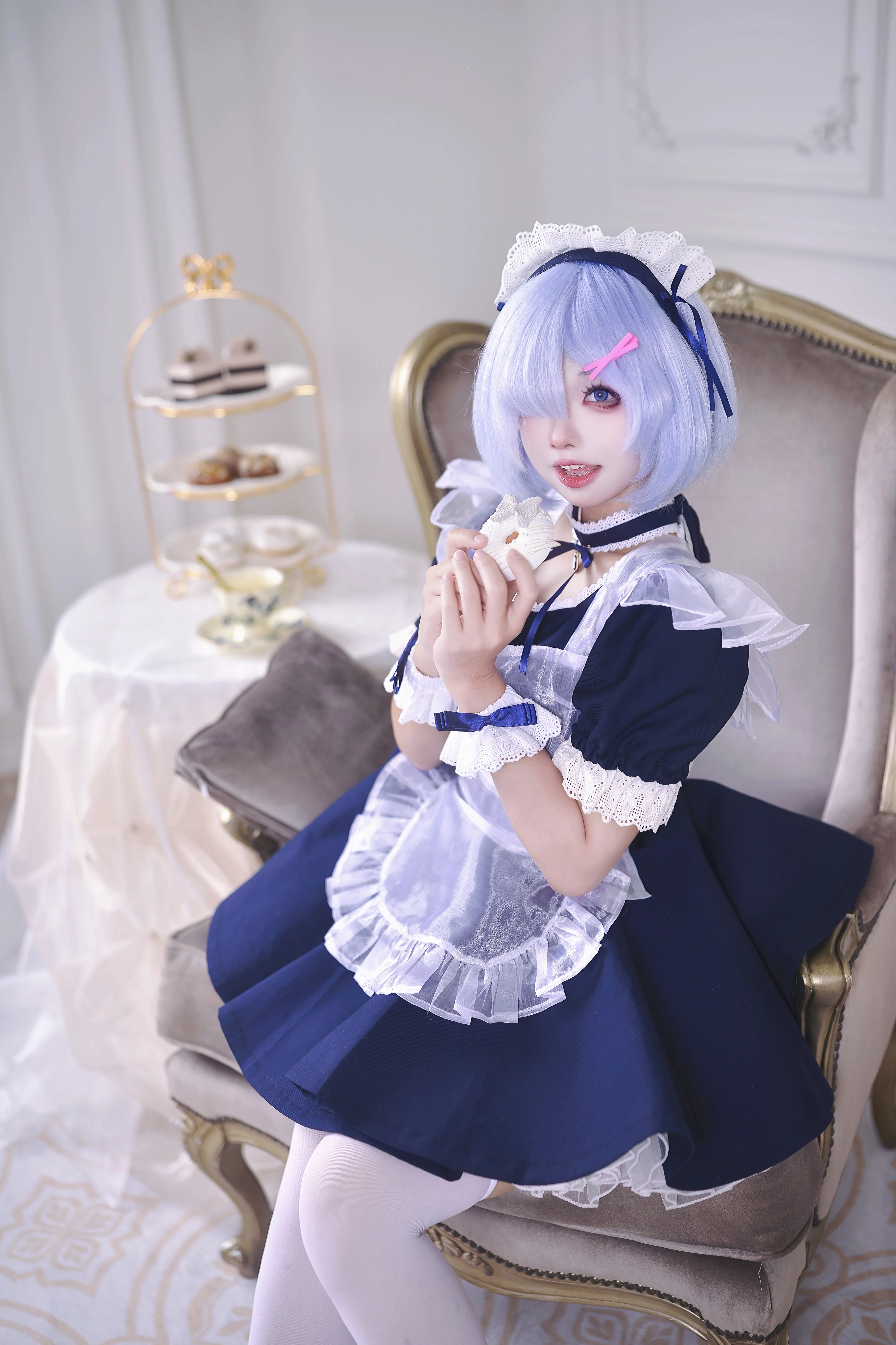 【蕾姆cos】换上女仆装，定格那些活泼俏皮的午后瞬间 - 第 1 张