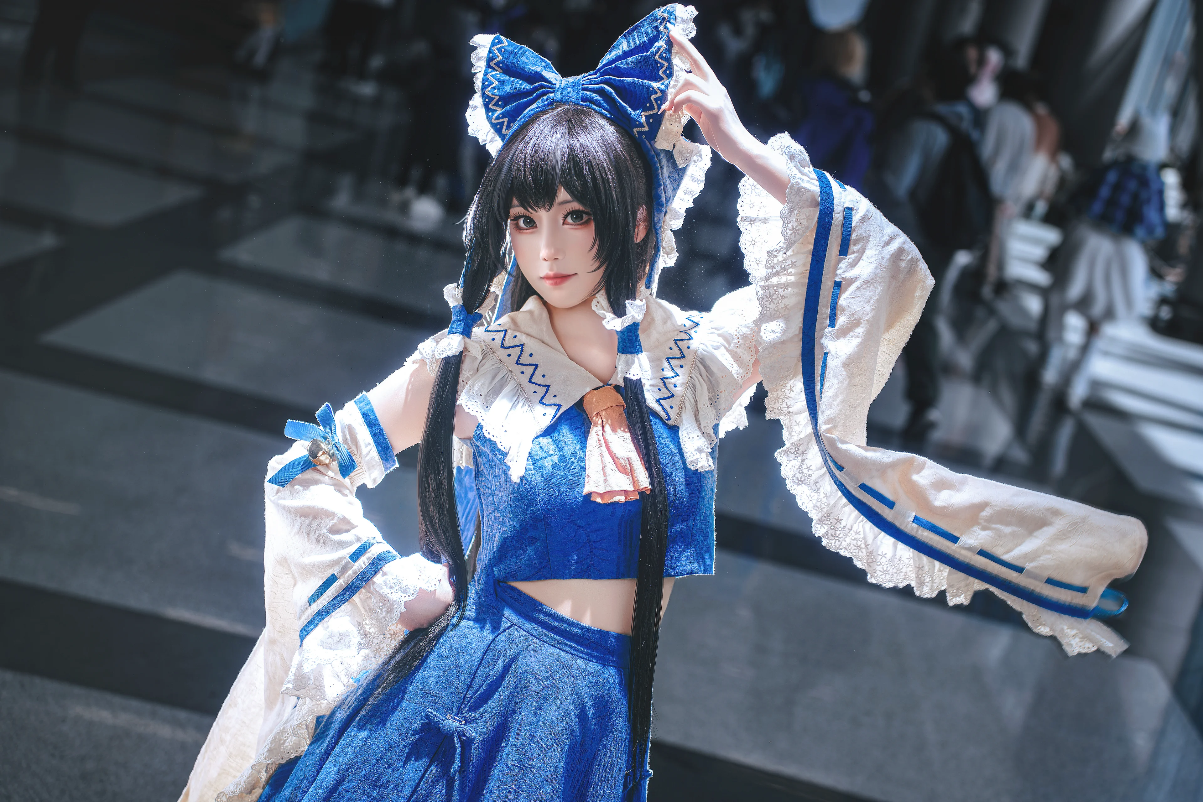 【博丽灵梦cos】青色巫女的灵动，在幻想乡的边界守护宁静 - 推荐阅读封面