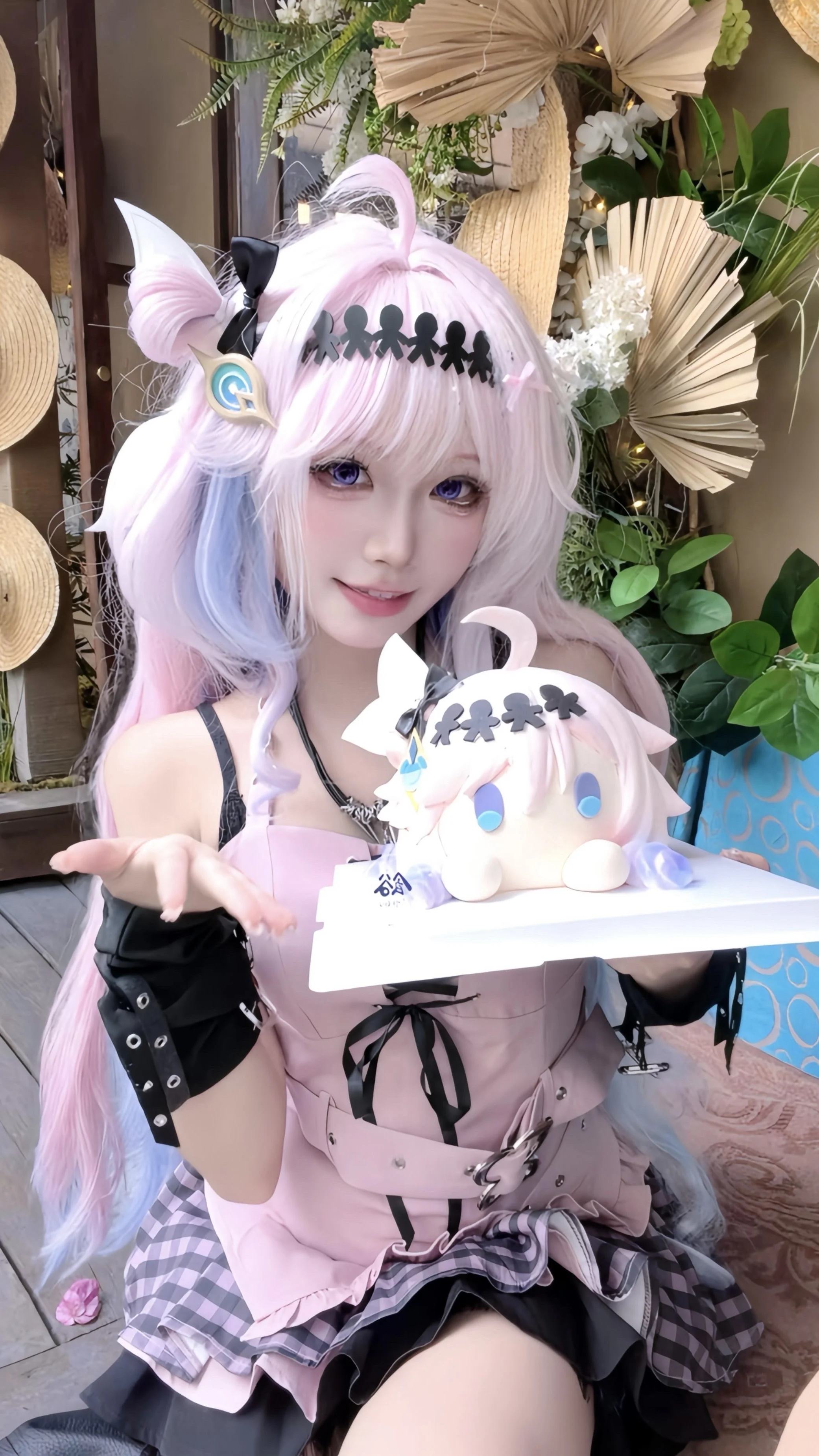 【达妮娅cos】鸣潮里的生日蛋糕时刻 - 第 3 张