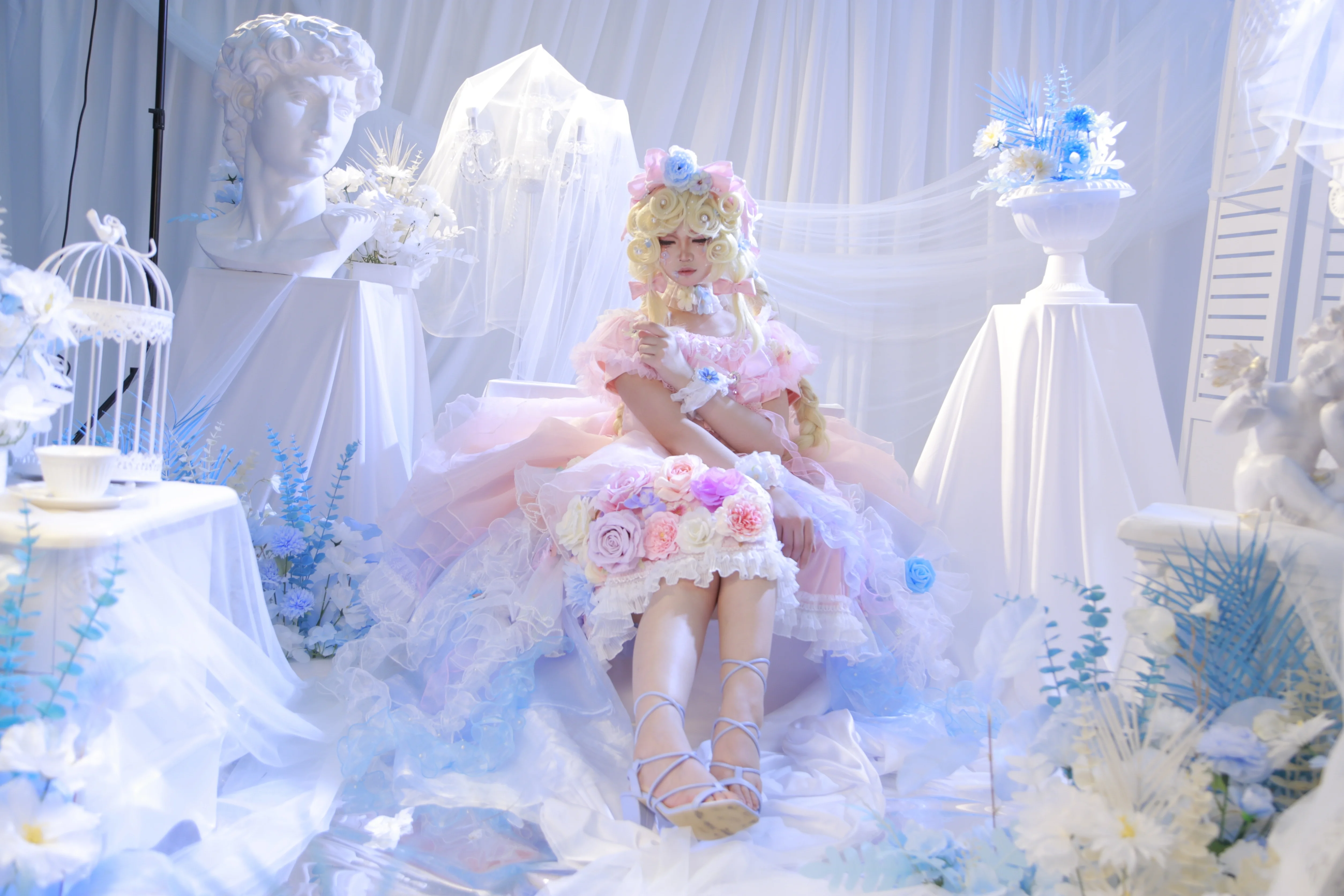 【小女孩虚妄cos】在第五人格的梦幻色彩中捕捉华丽的虚妄 - 推荐阅读封面