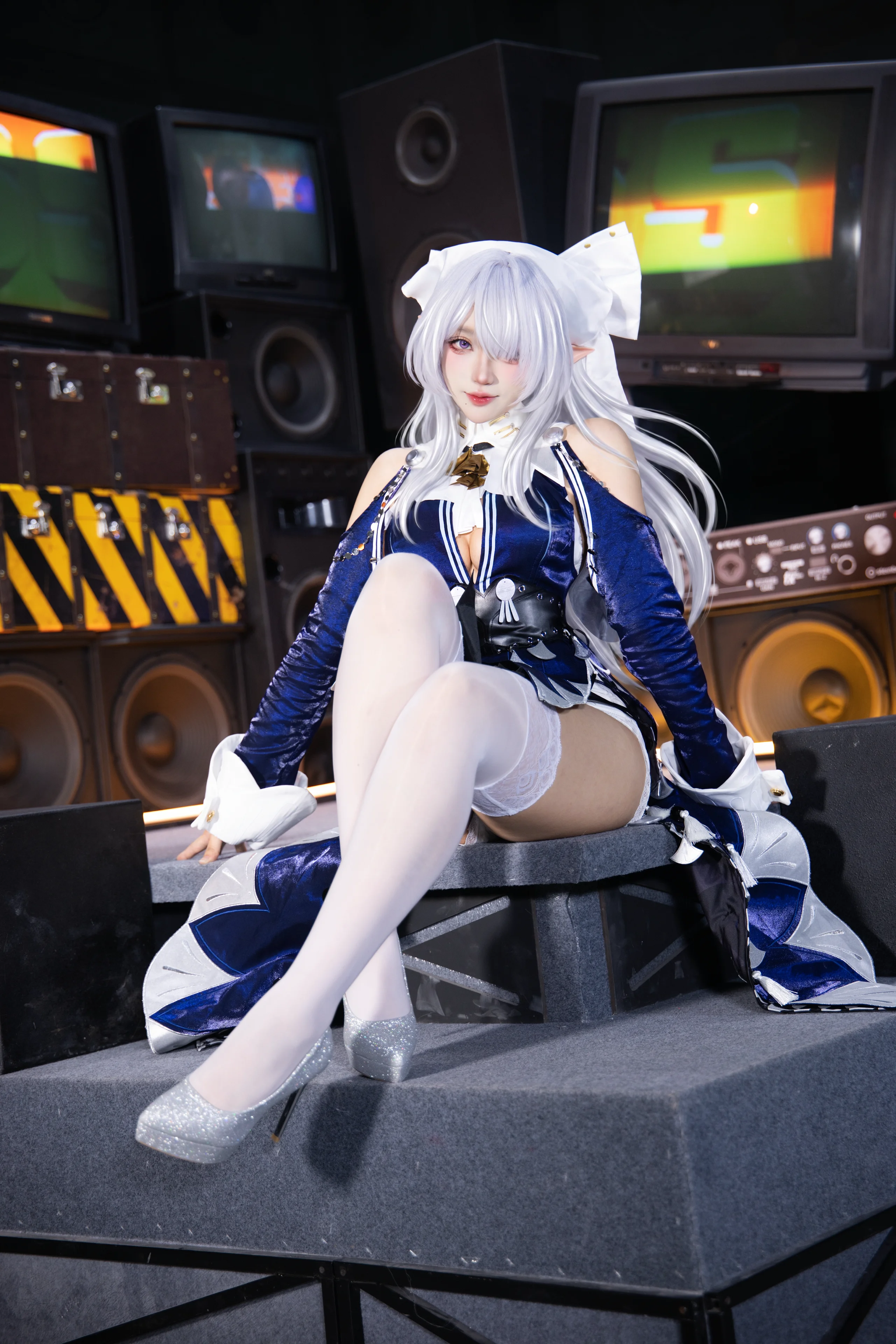 【维琳娜cos】绝区零的银发偶像，棚拍氛围感拉满 - 第 1 张