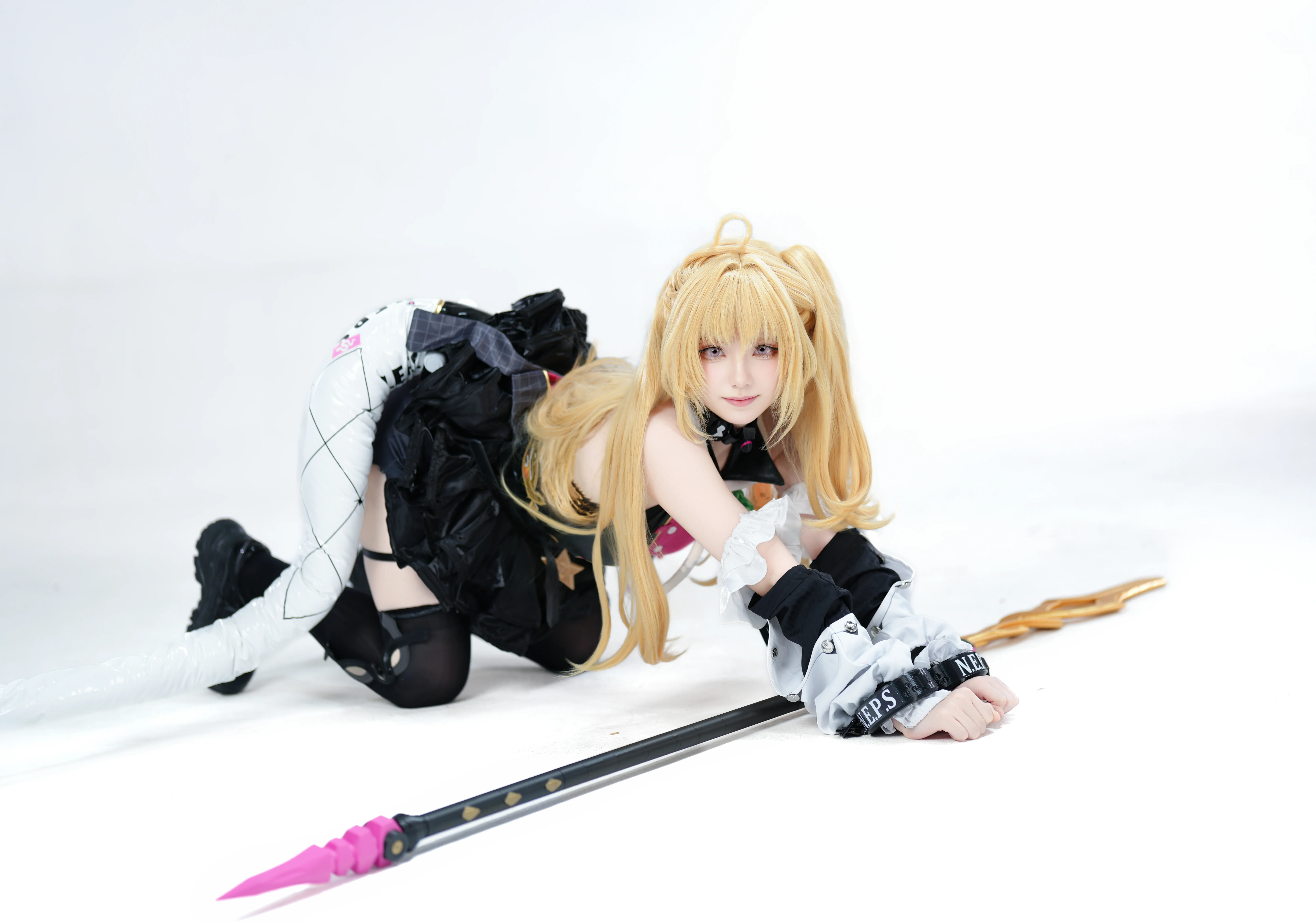 【希希芙cos】絕區零治安官的武器握感真的好沉 - 第 1 張