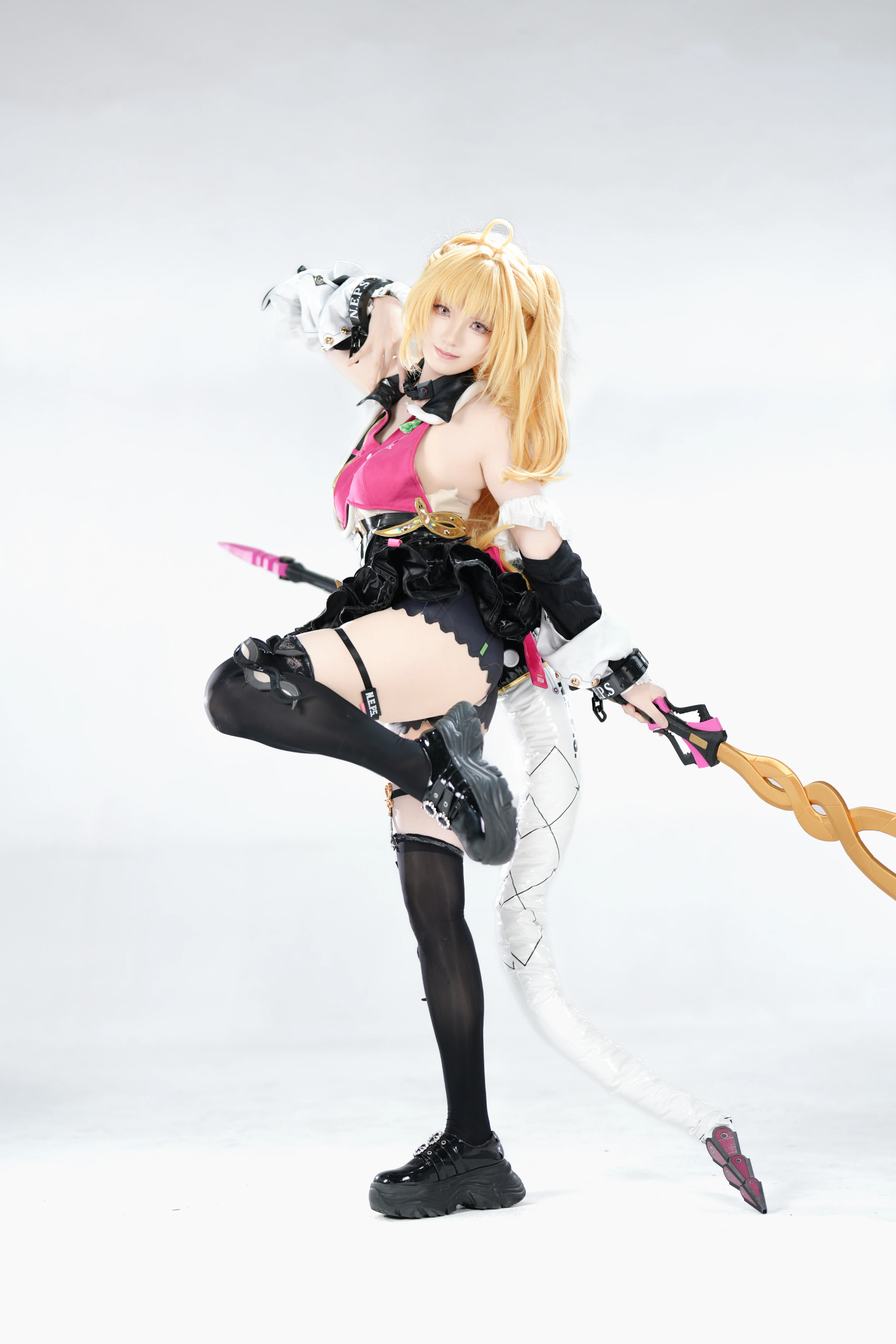 【希希芙cos】絕區零治安官的武器握感真的好沉 - 第 2 張