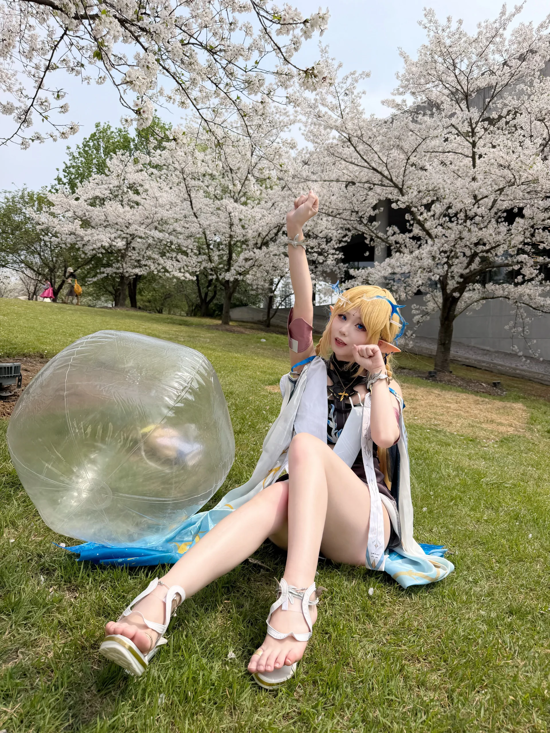 【卡提希娅cos】在穗波市的樱花下，遇见鸣潮的浪漫 - 第2张