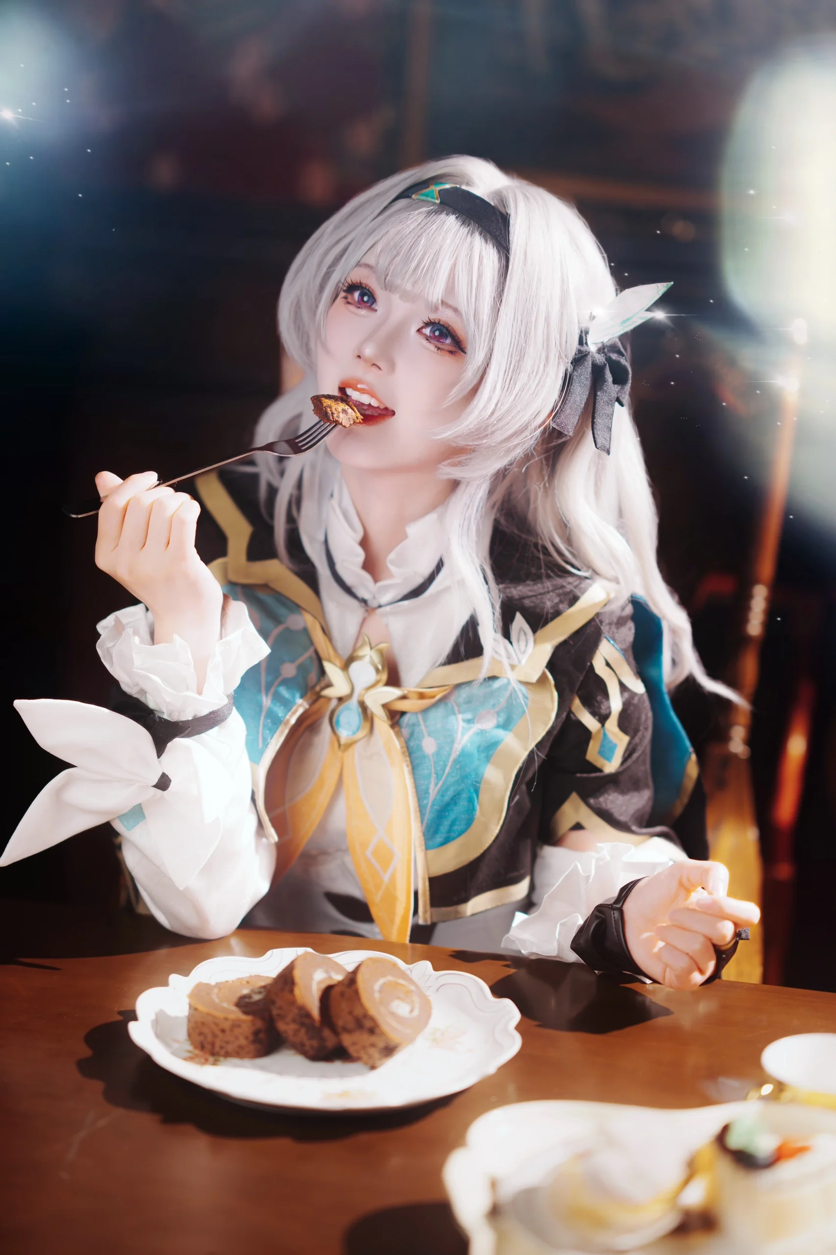 【流萤cos】在静谧书架旁分享甜美的橡木蛋糕卷 封面