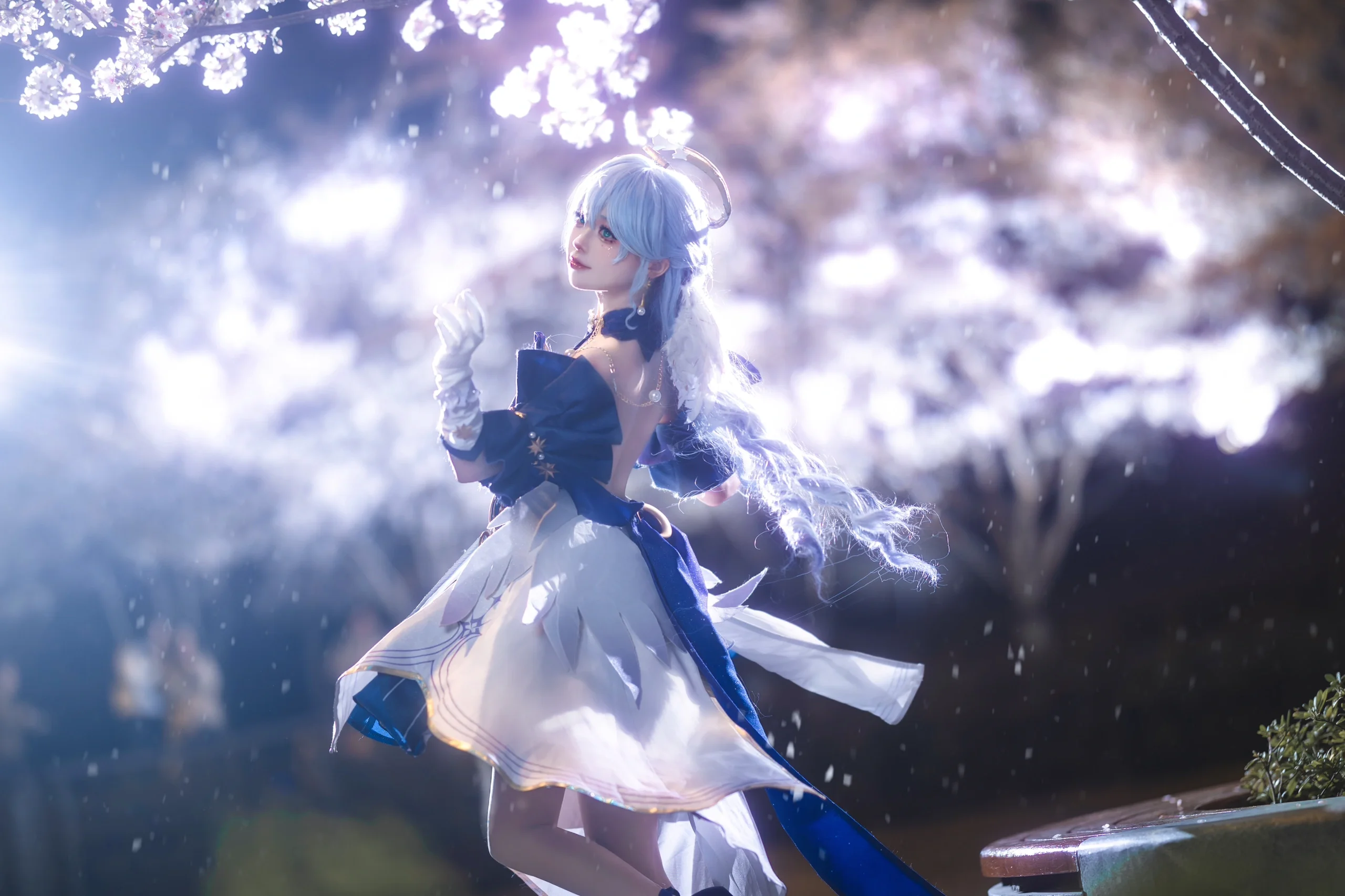【知更鸟cos】在崩坏星穹铁道夜樱下的灵动瞬间 - 第5张