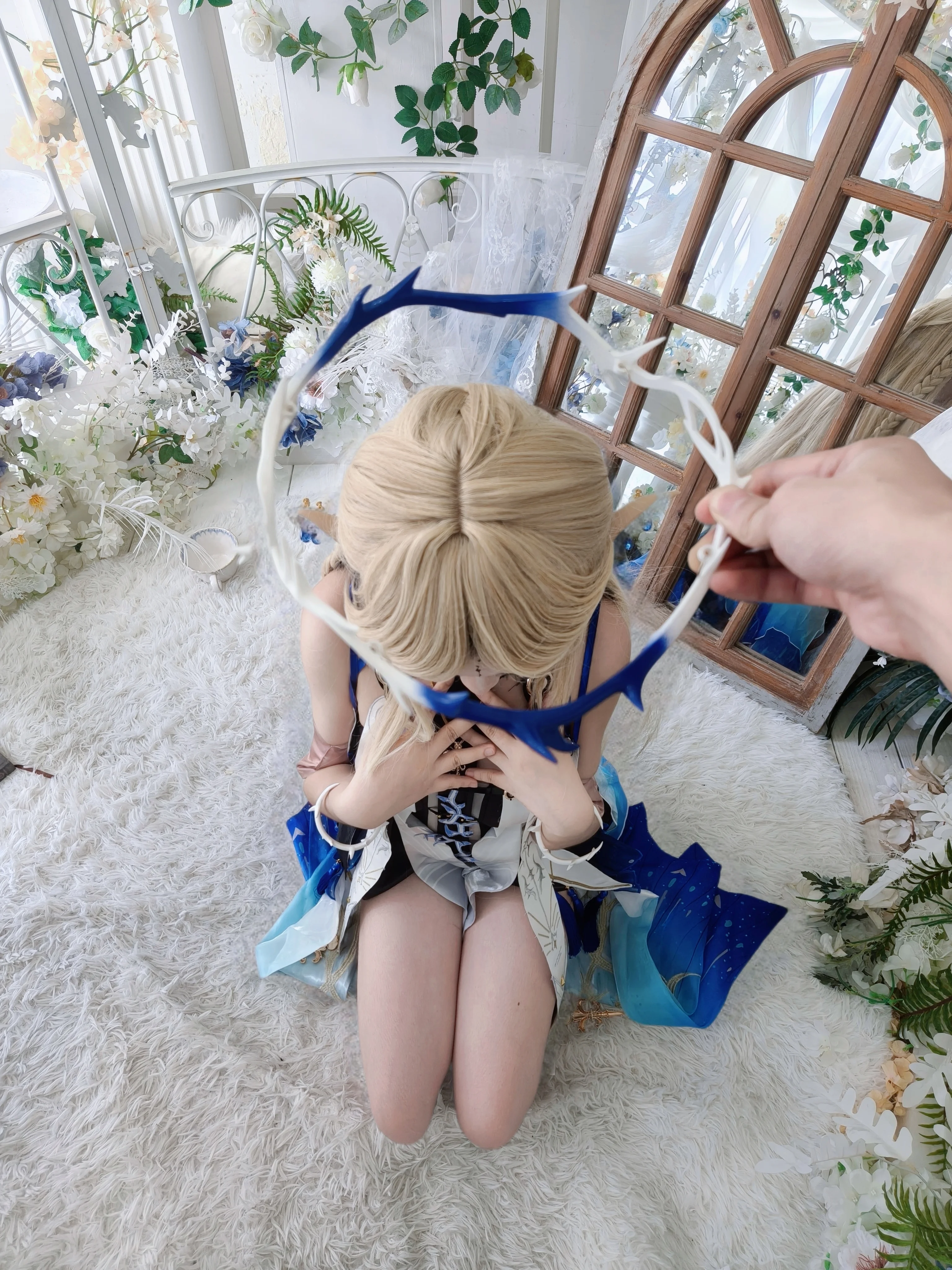 【卡提希娅cos】于鸣潮中寻觅圣女的静谧时刻 - 第 1 张
