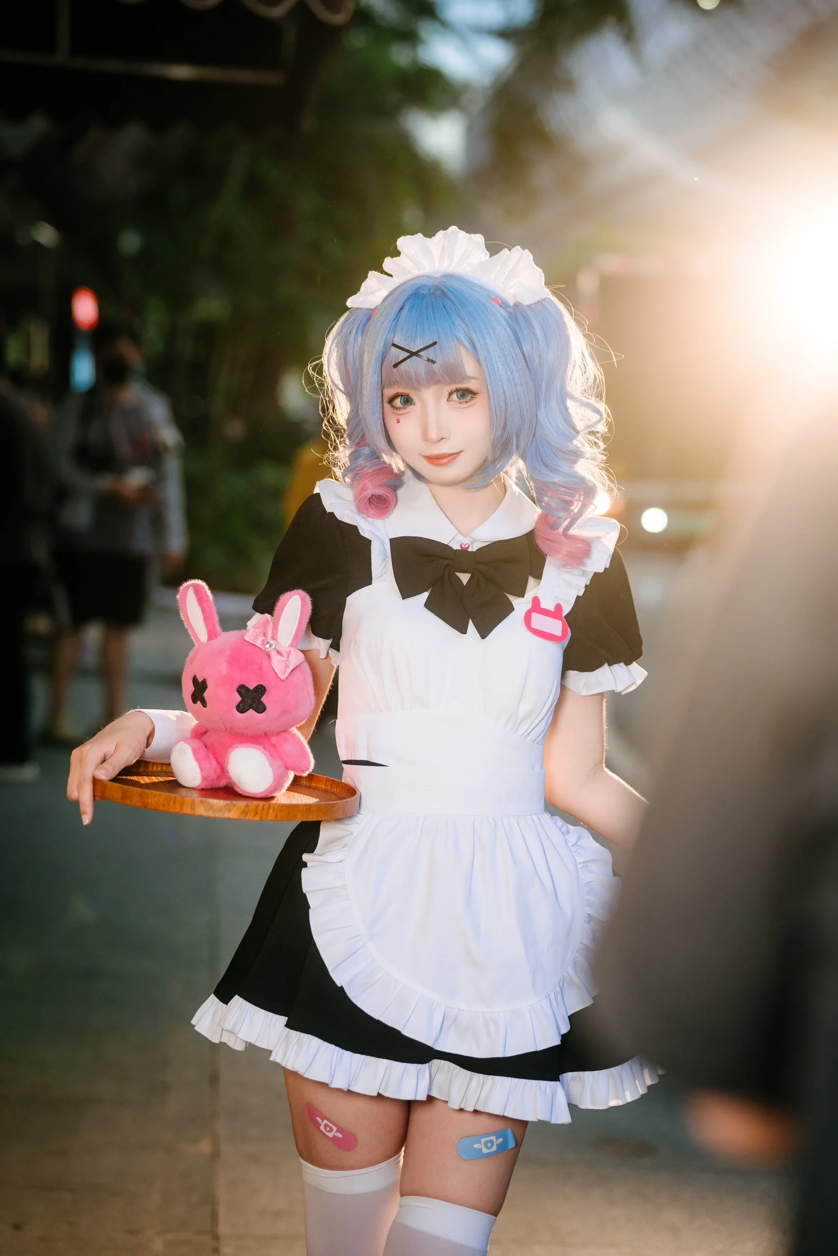 【初音未来cos】雨天萤火虫漫展，女仆装的躲雨瞬间 - 第 5 张