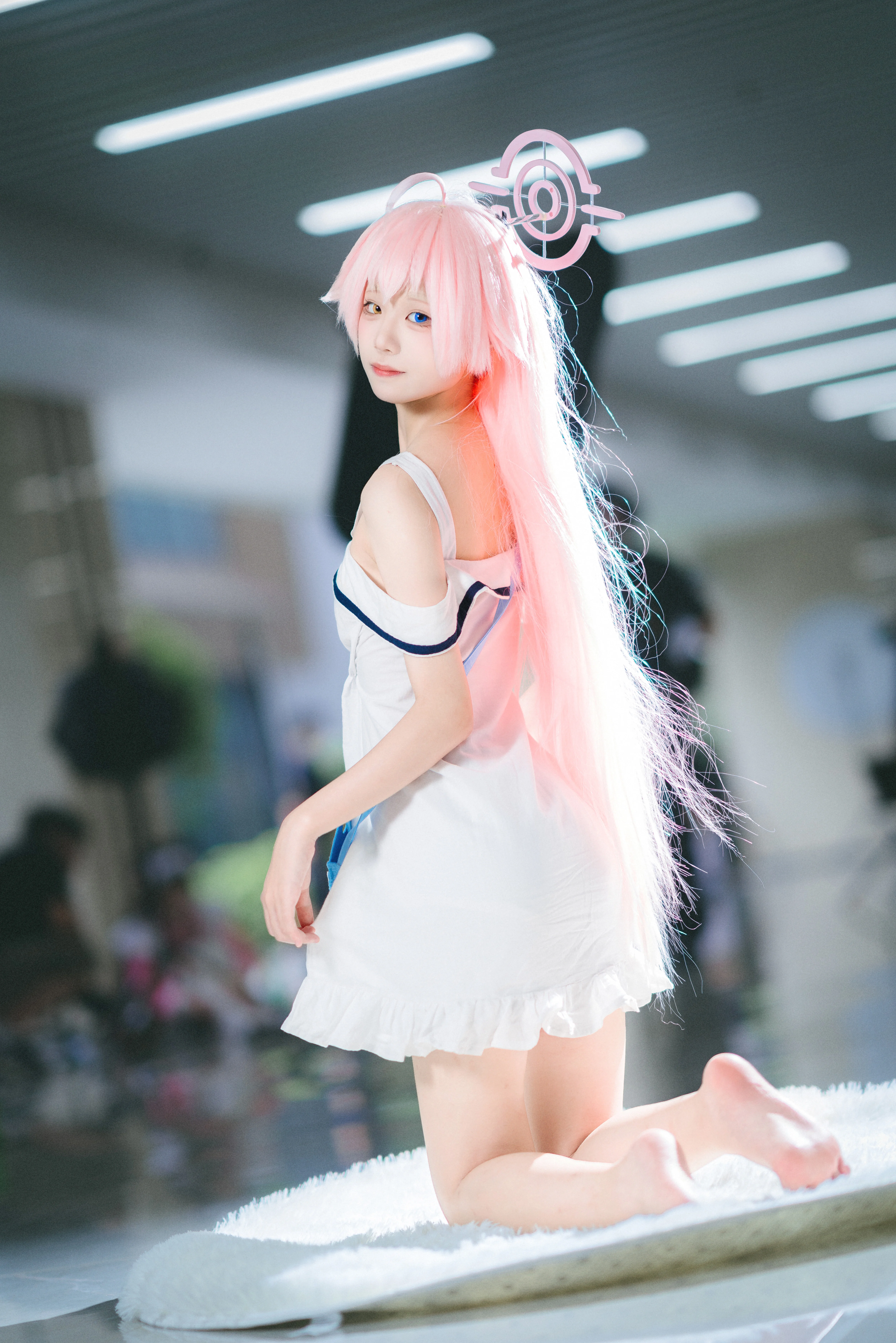 [Takanashi Hoshino cosplay] Blue Archive Swimsuit Version, A Lazy Summer Vibe - Image 3