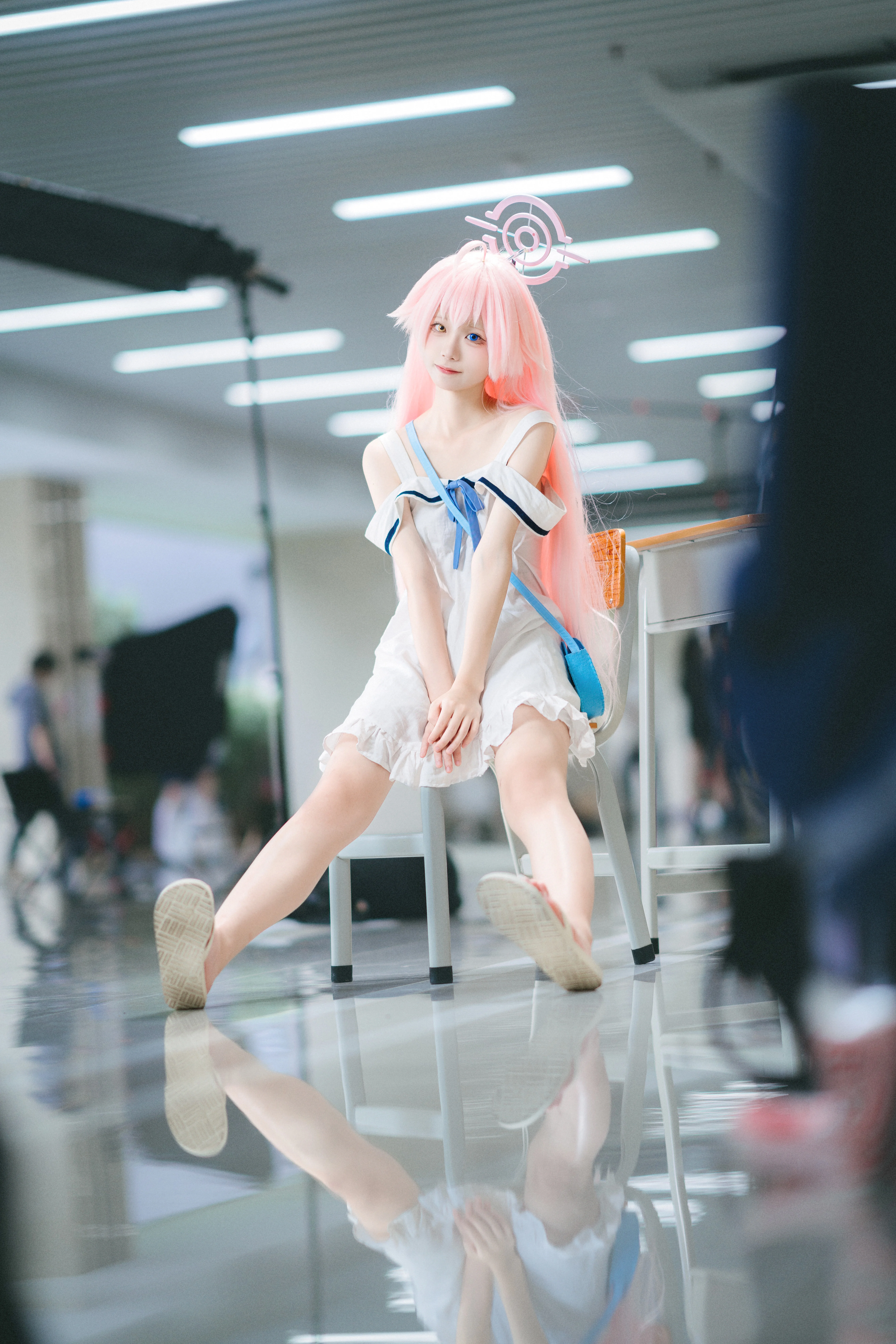 [Takanashi Hoshino cosplay] Blue Archive Swimsuit Version, A Lazy Summer Vibe - Image 4