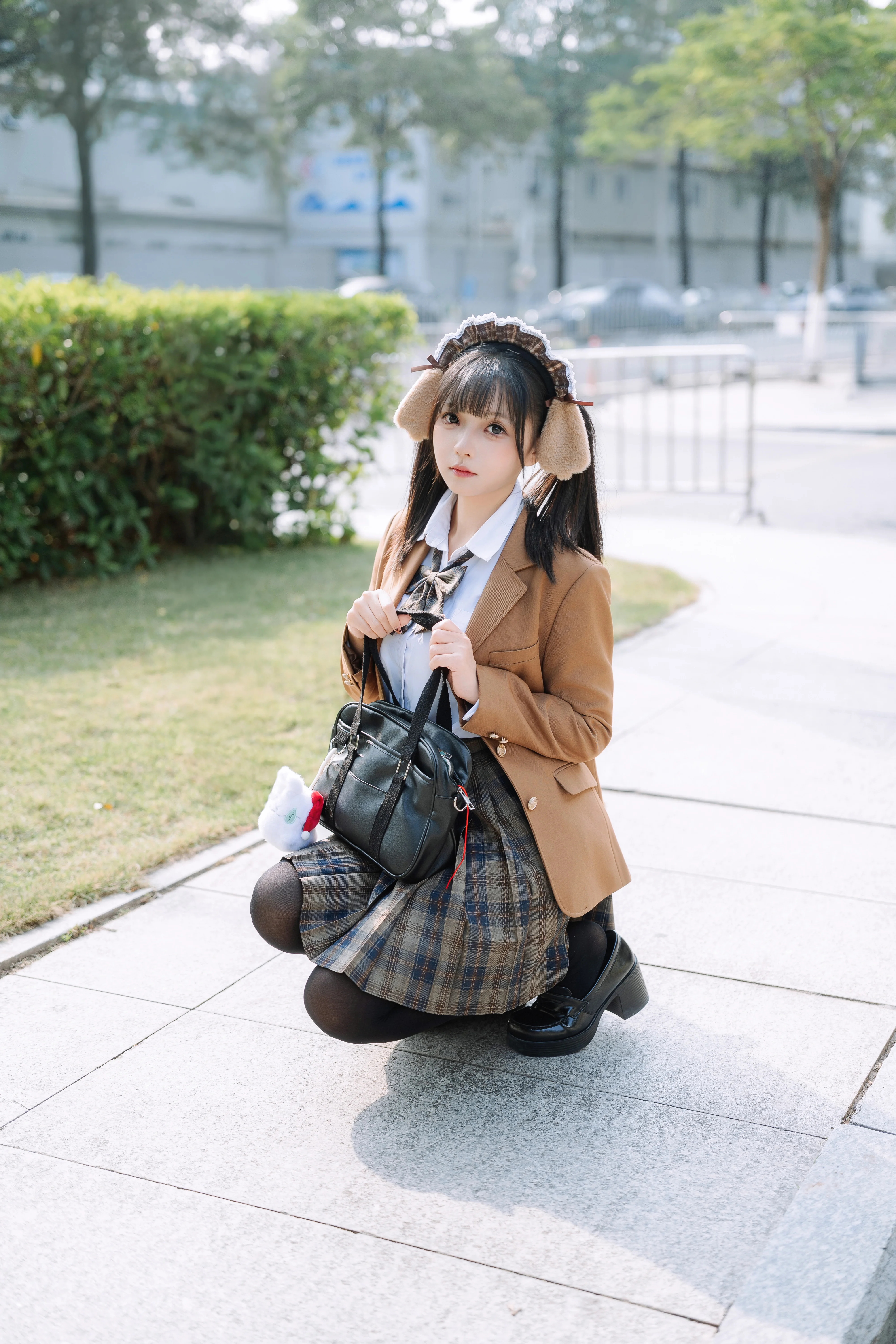 肌寒くなってきた季節に、このダーク系コーデのJK制服スタイルは本当に暖かい - 3 枚目