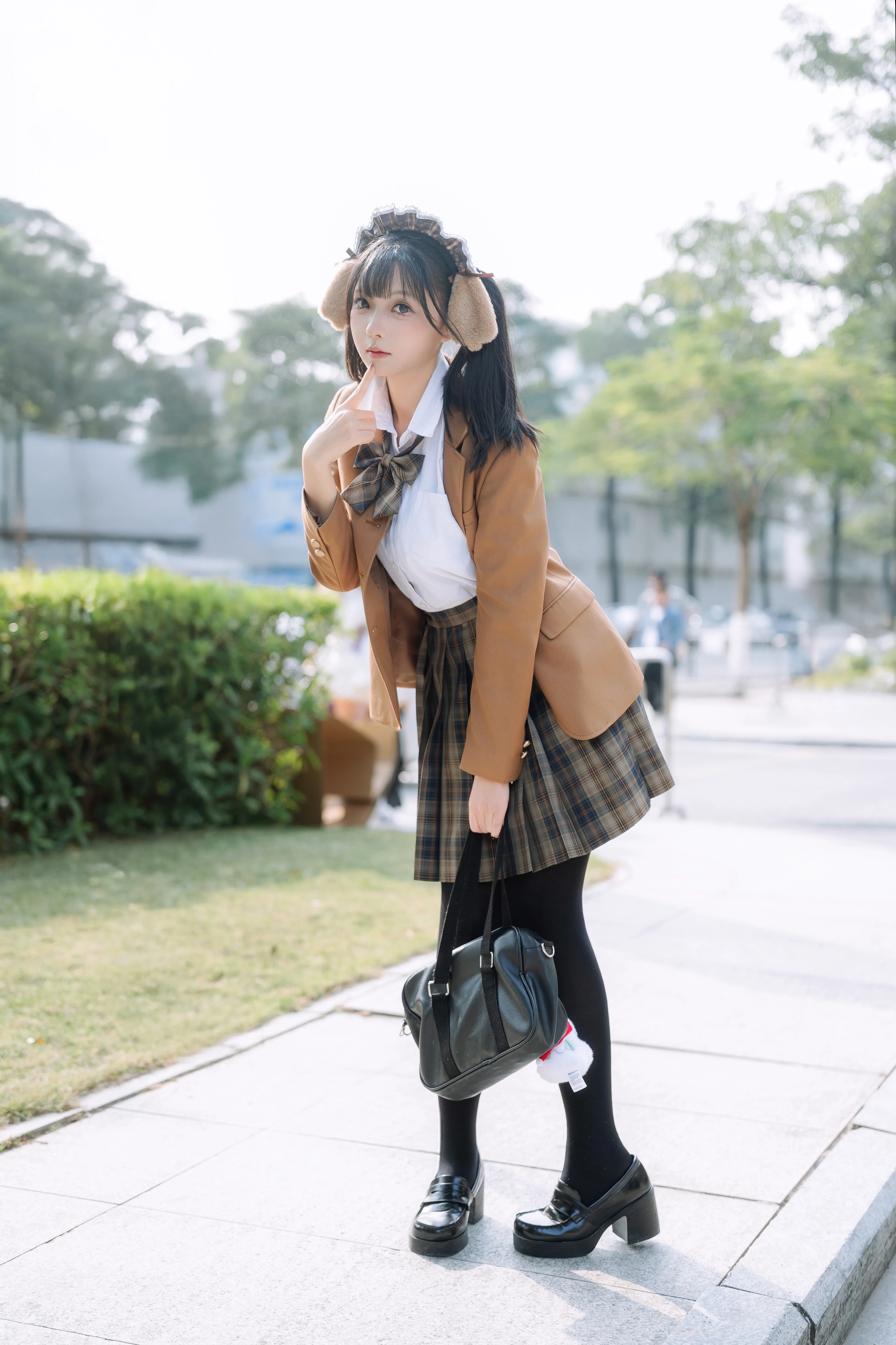 肌寒くなってきた季節に、このダーク系コーデのJK制服スタイルは本当に暖かい - 4 枚目