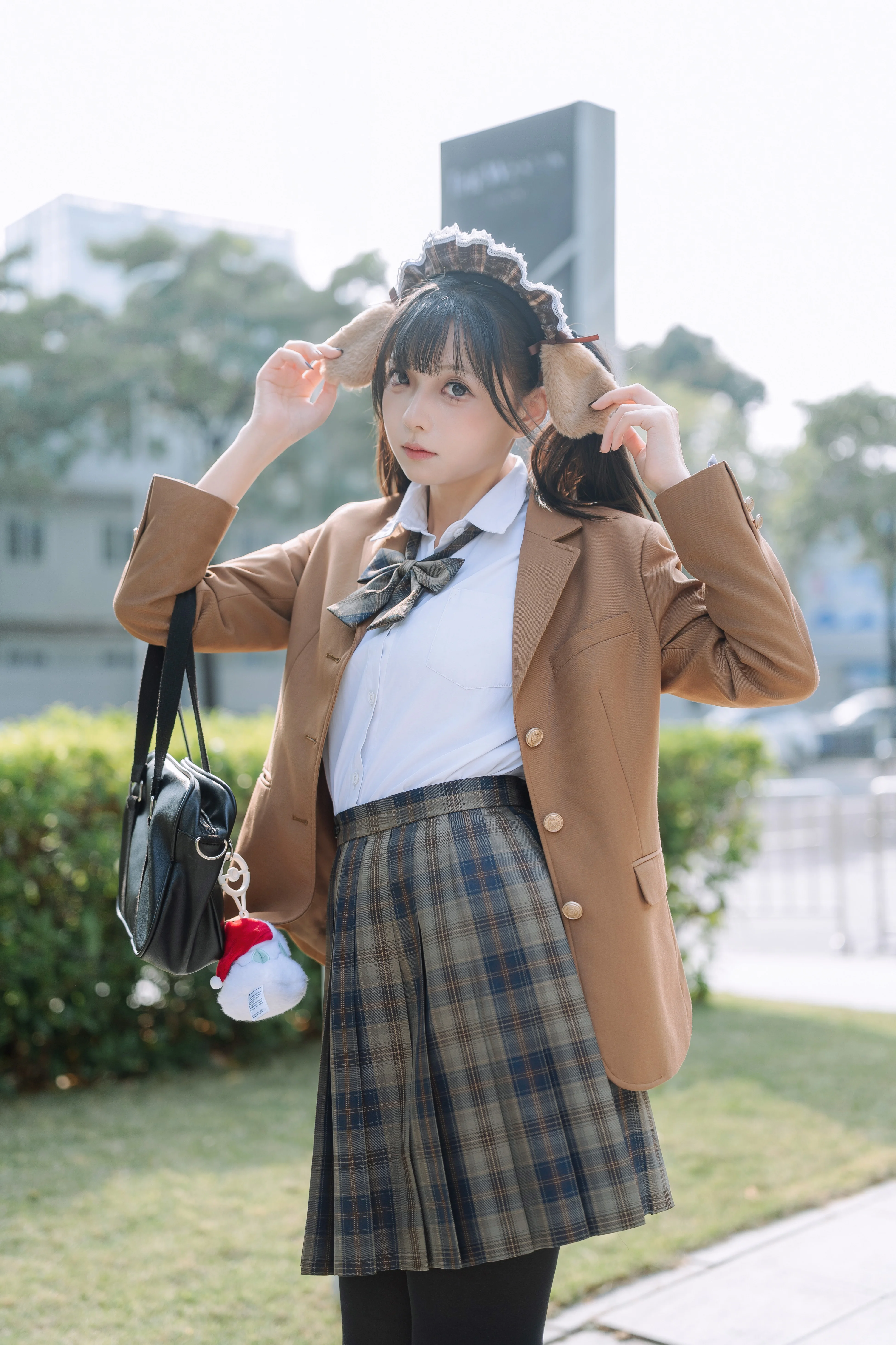 The Temperature Dropped, This Dark Aesthetic JK Uniform Outfit Is Really Warm