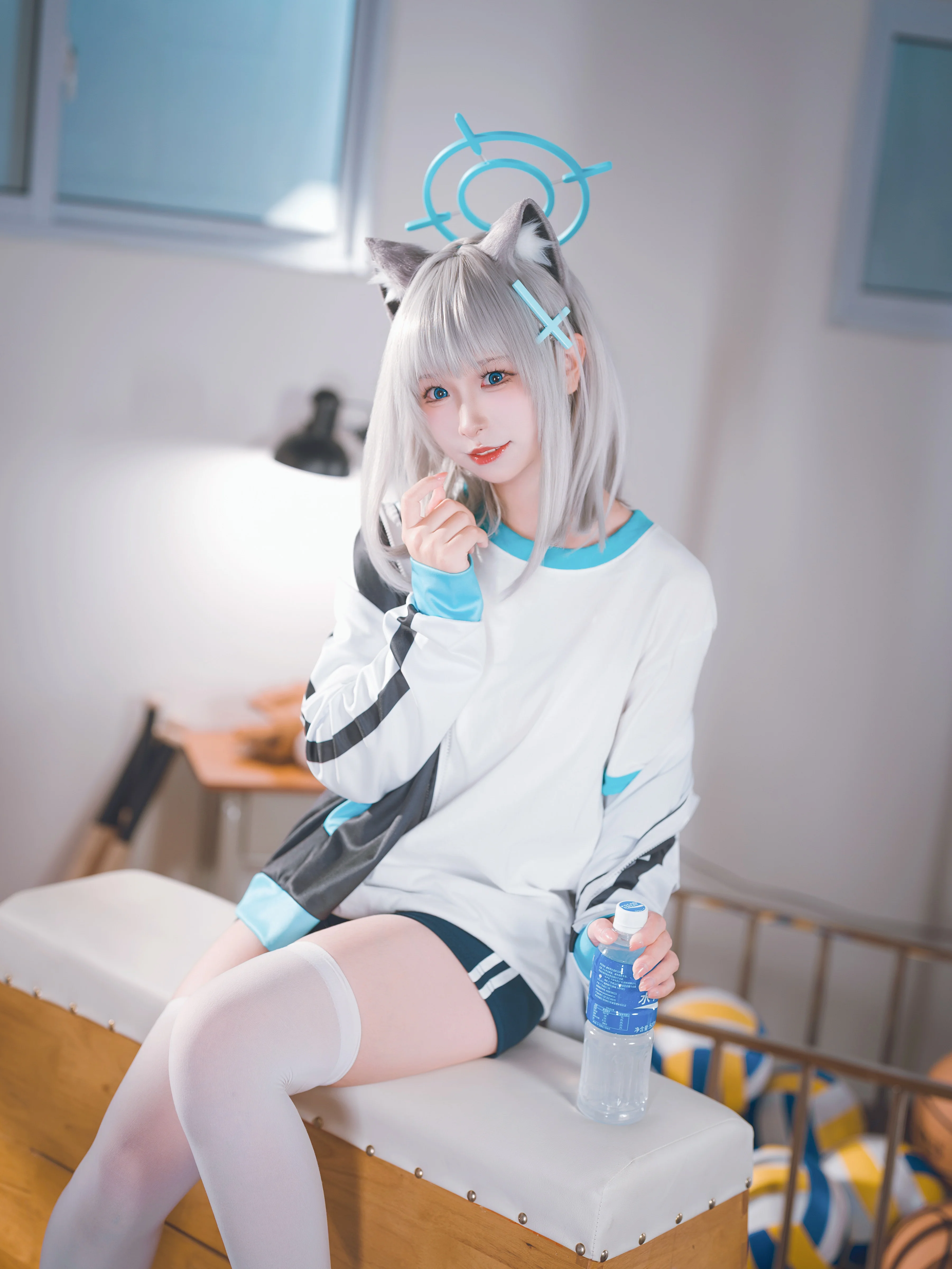 【砂狼白子cos】蔚蓝档案：在器材室享受运动的青春气息 - 第 6 张