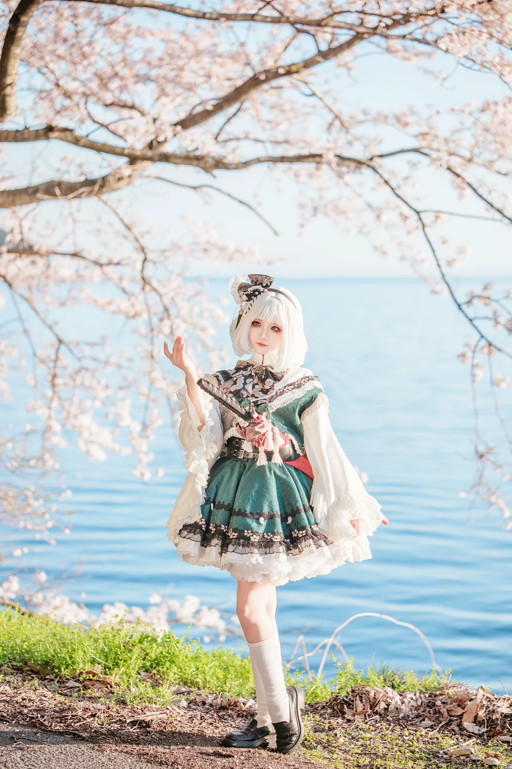 【魂魄妖梦cos】在樱花与湖光中挥刀，东方Project的旅拍记忆 - 第 1 张
