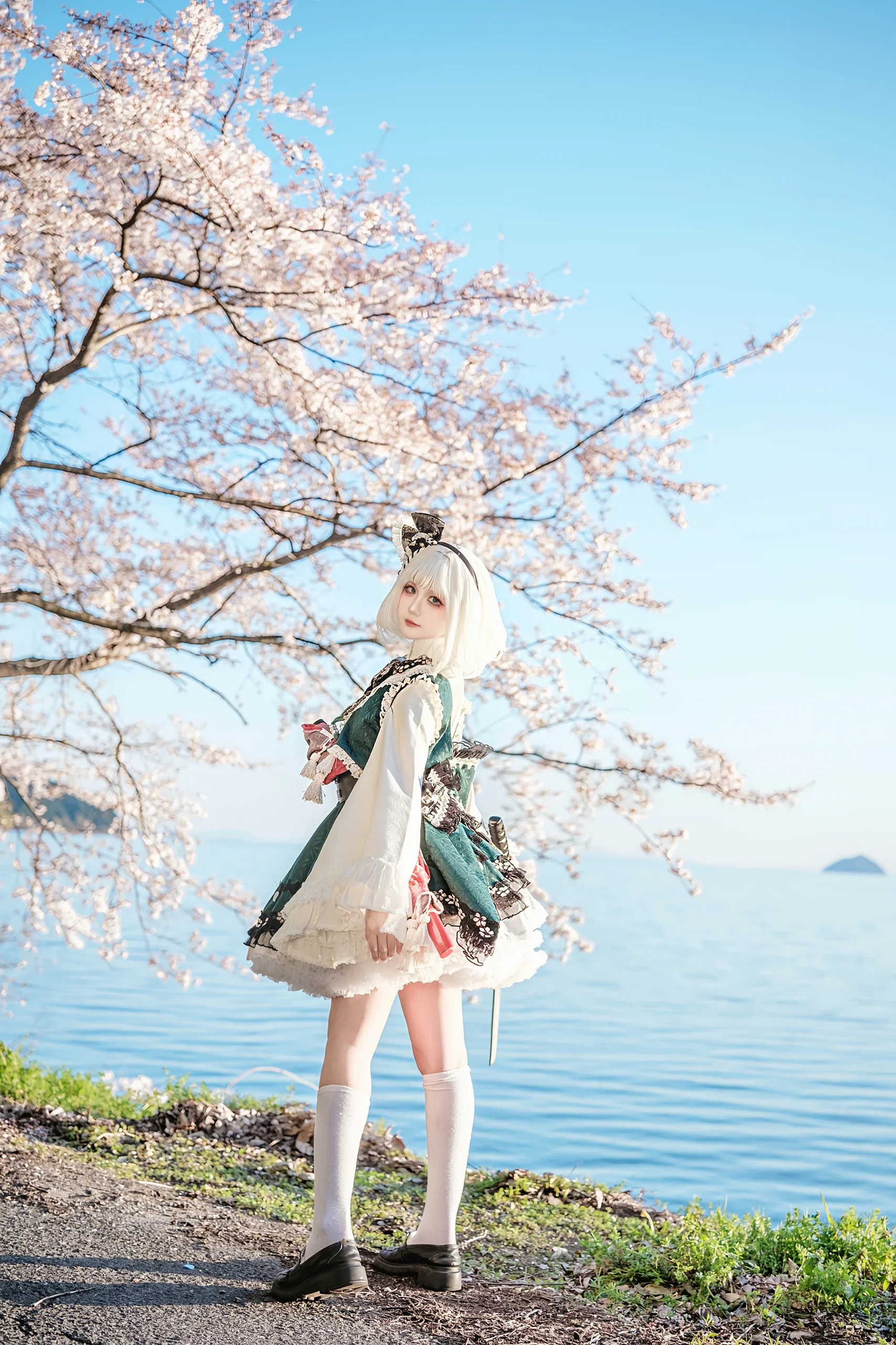 【魂魄妖梦cos】在樱花与湖光中挥刀，东方Project的旅拍记忆 - 第 3 张
