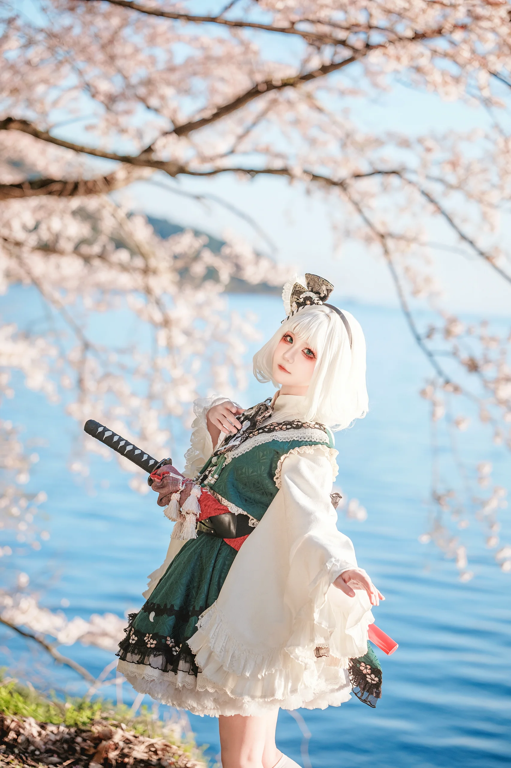 【魂魄妖梦cos】在樱花与湖光中挥刀，东方Project的旅拍记忆 - 第 4 张