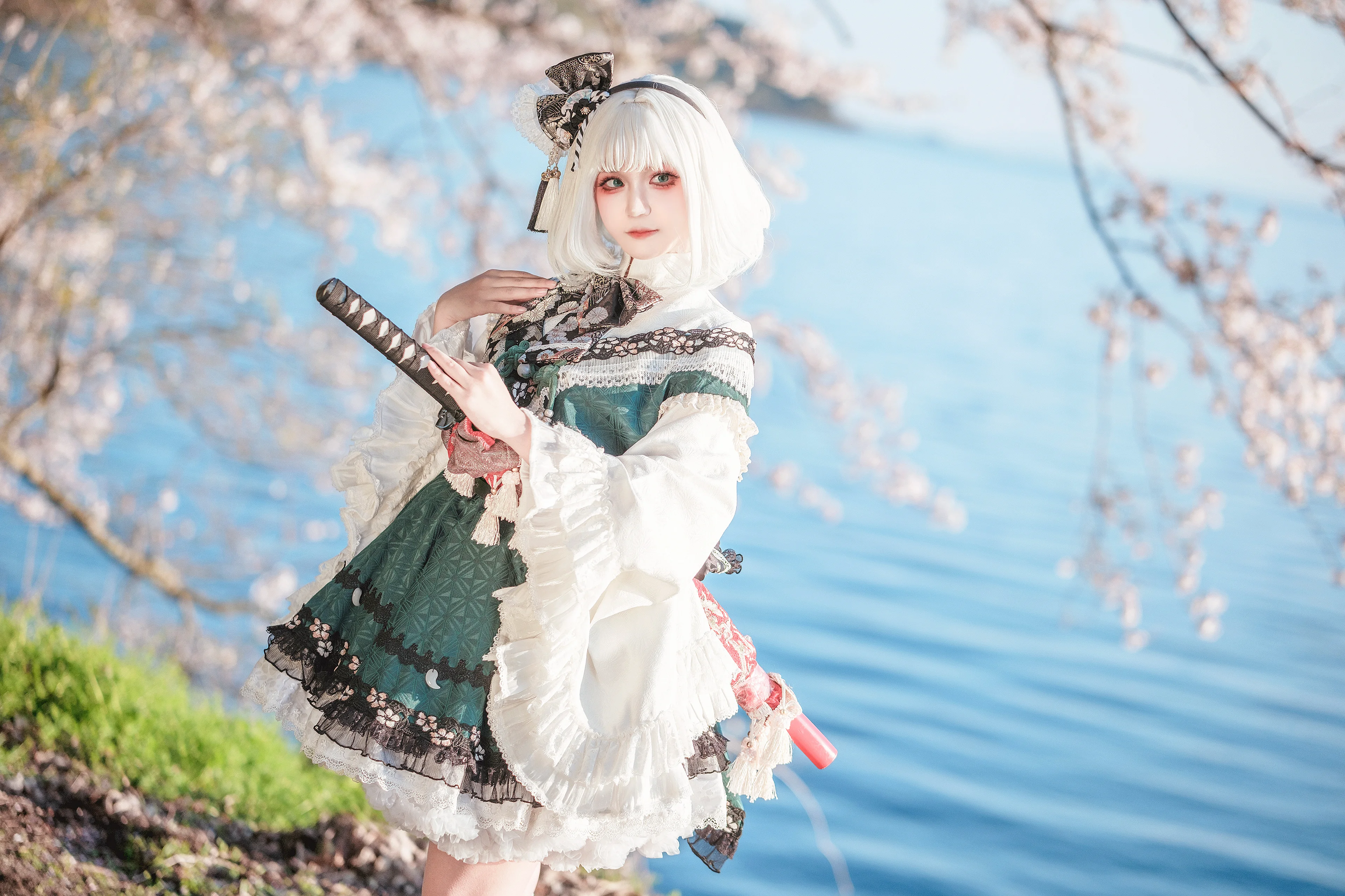 【魂魄妖梦cos】在樱花与湖光中挥刀，东方Project的旅拍记忆 - 第 5 张