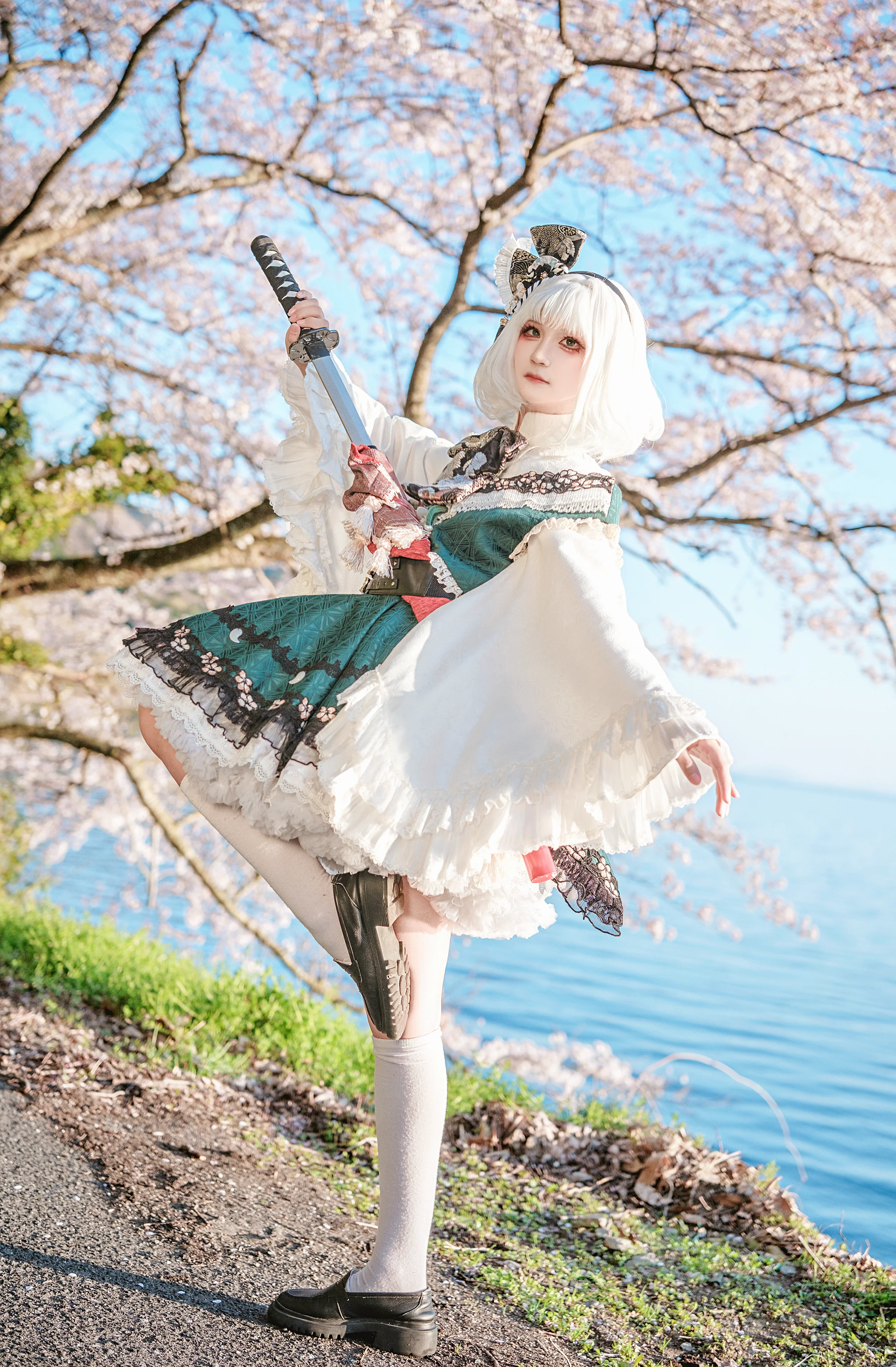【魂魄妖梦cos】在樱花与湖光中挥刀，东方Project的旅拍记忆