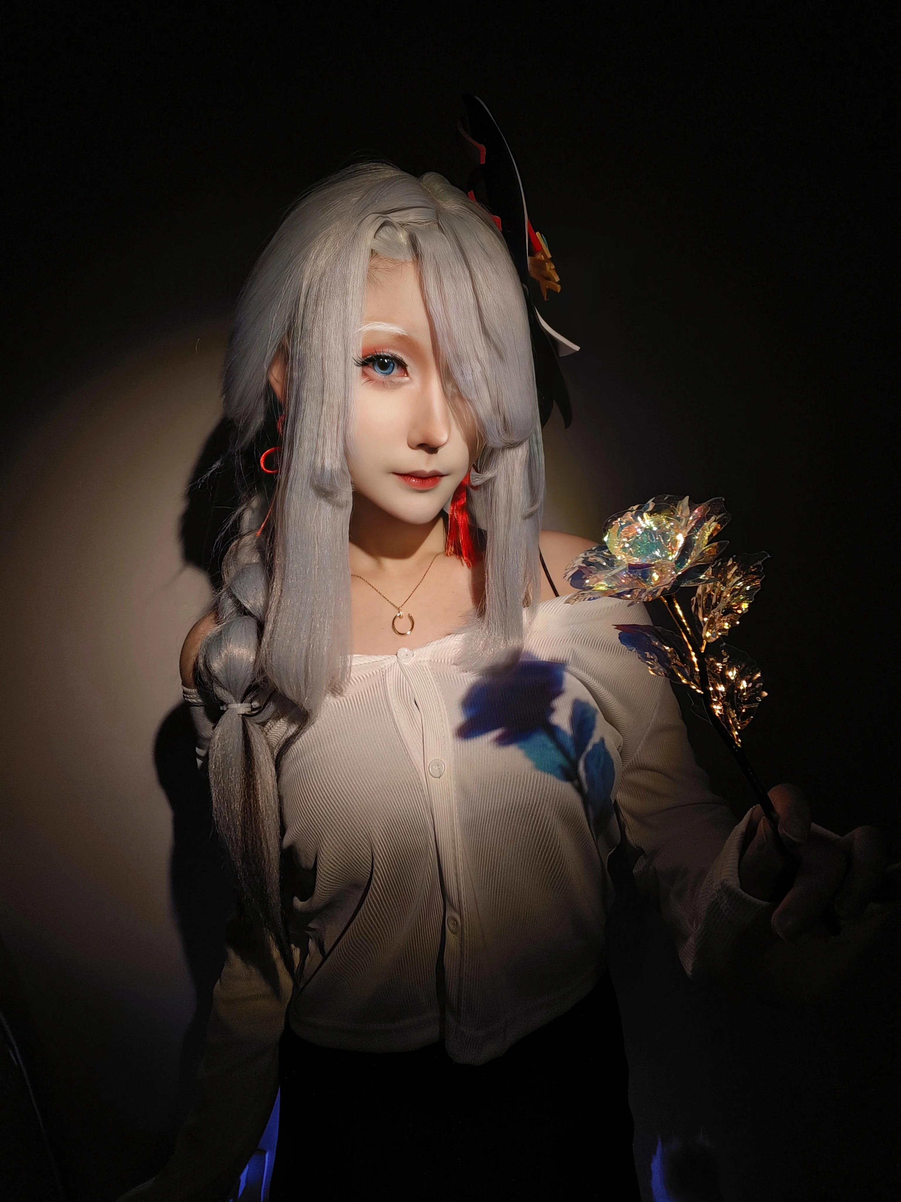 【申鶴 コスプレ】原神のクールな師姉、その優しさの一面
