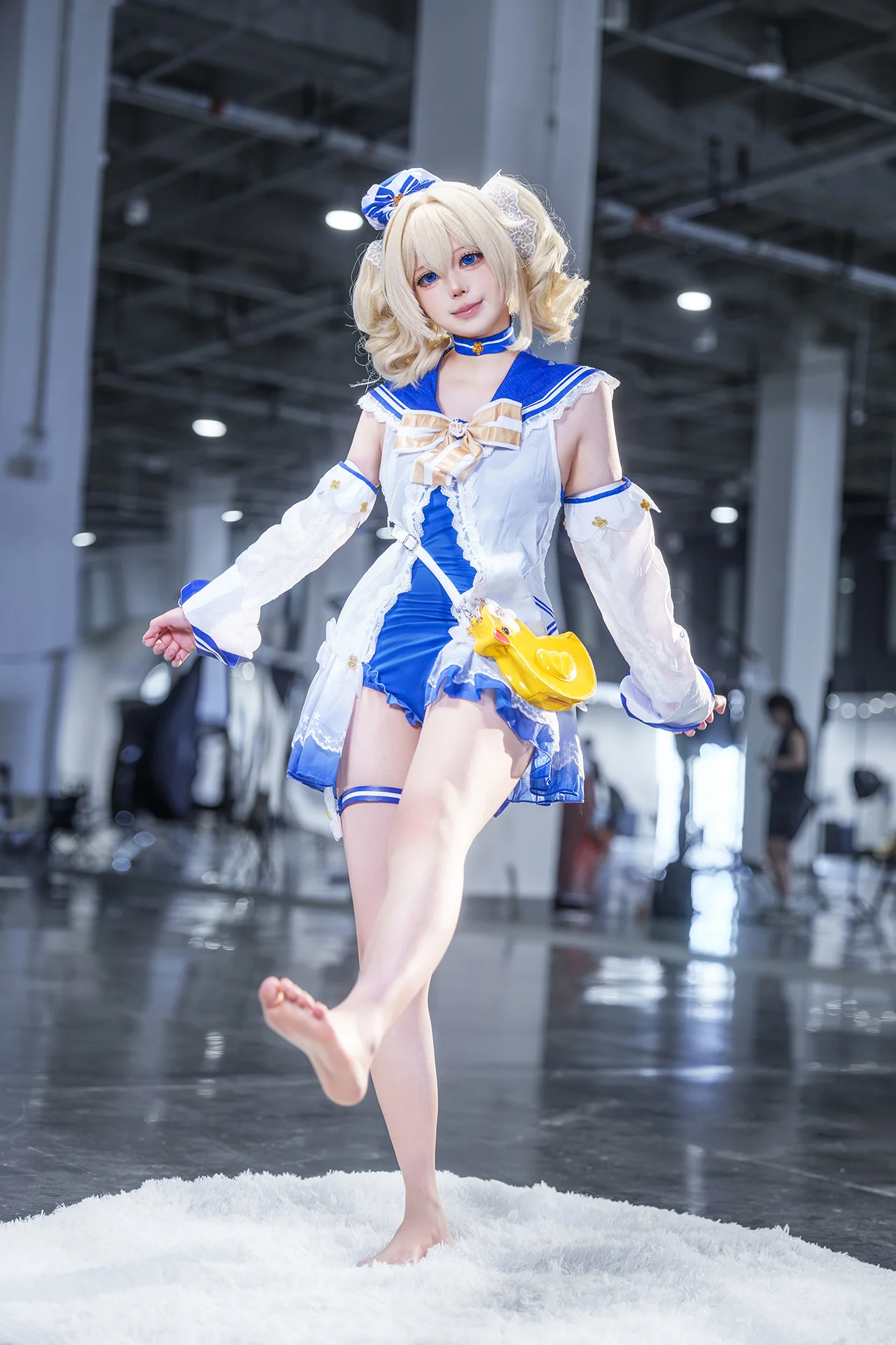 【芭芭拉cos】原神芭芭拉夏日泳装，海边治愈系偶像