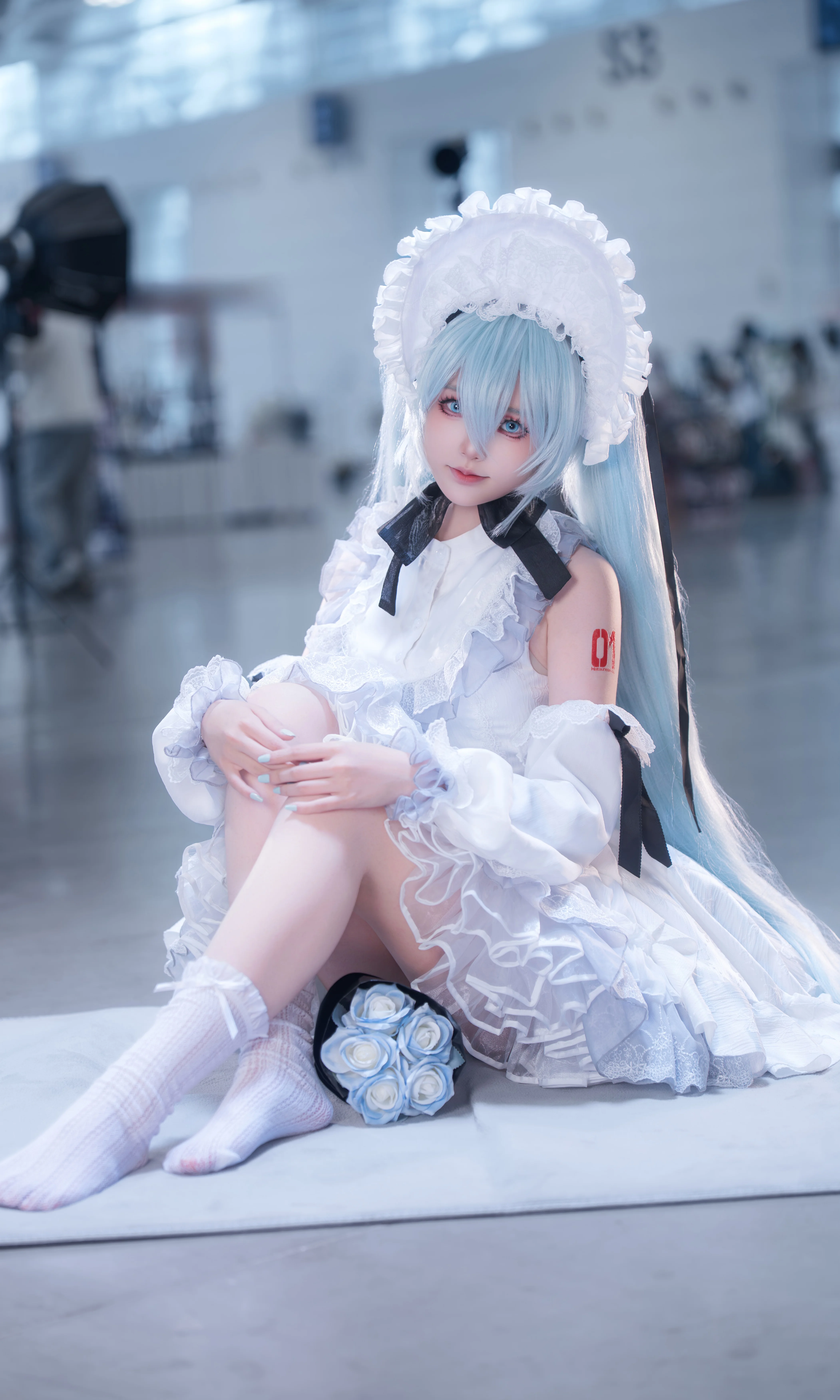 【初音未来cos】古典人偶造型的初音，纯净的白与黑 - 第 2 张