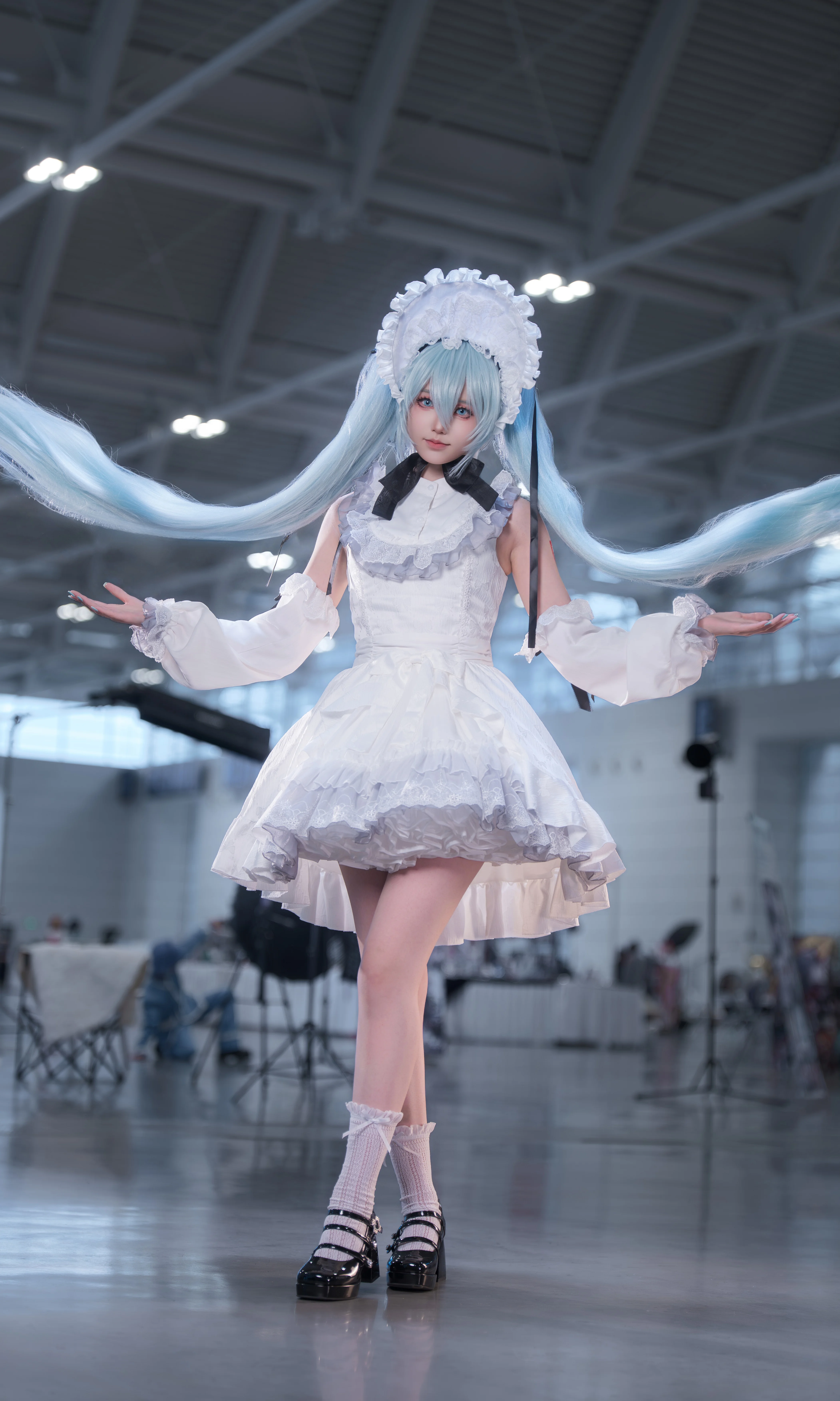 【初音未来cos】古典人偶造型的初音，纯净的白与黑
