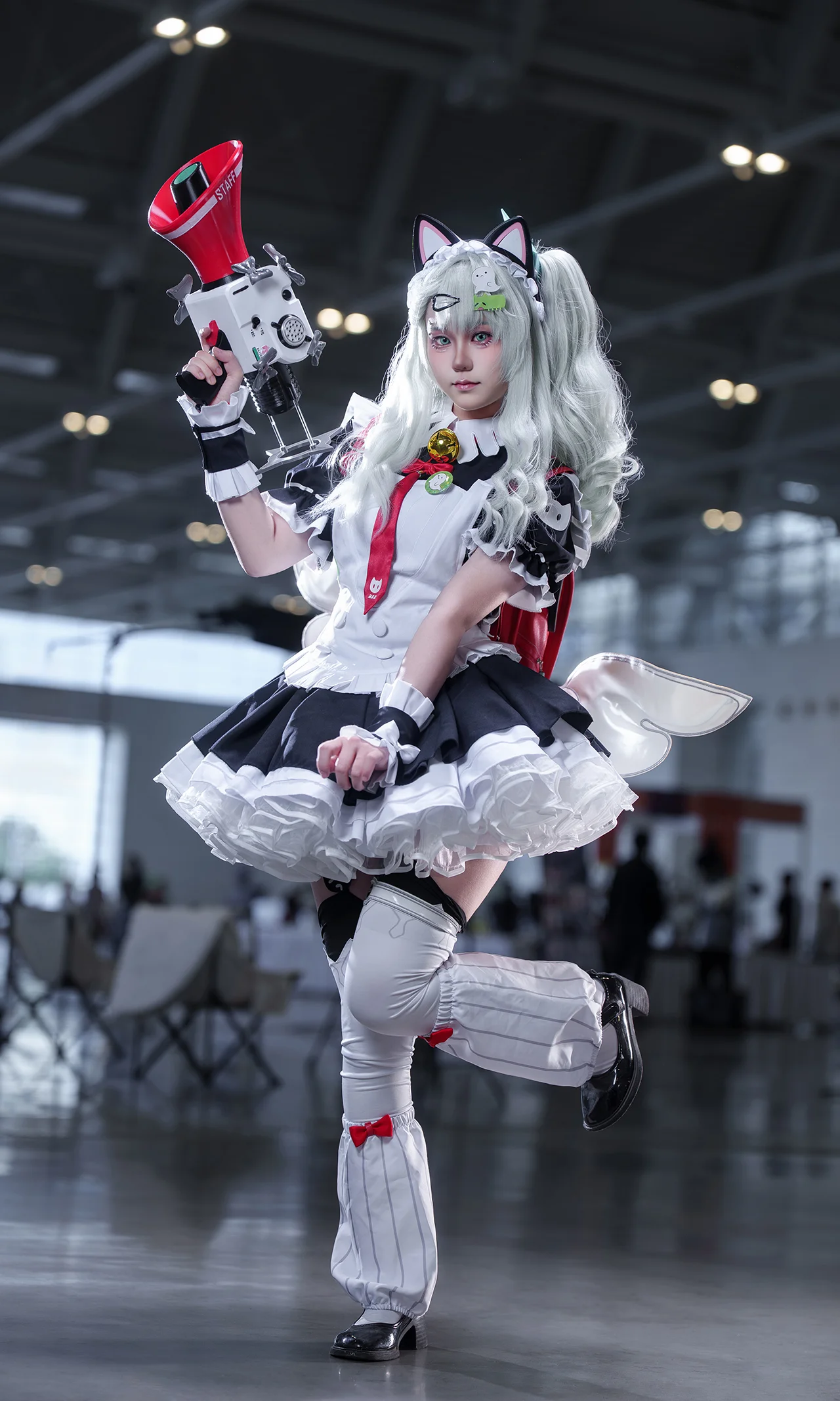 【千夏 コスプレ】ゼンレスゾーンゼロのミント色の子猫、大拡声器を携えて登場！