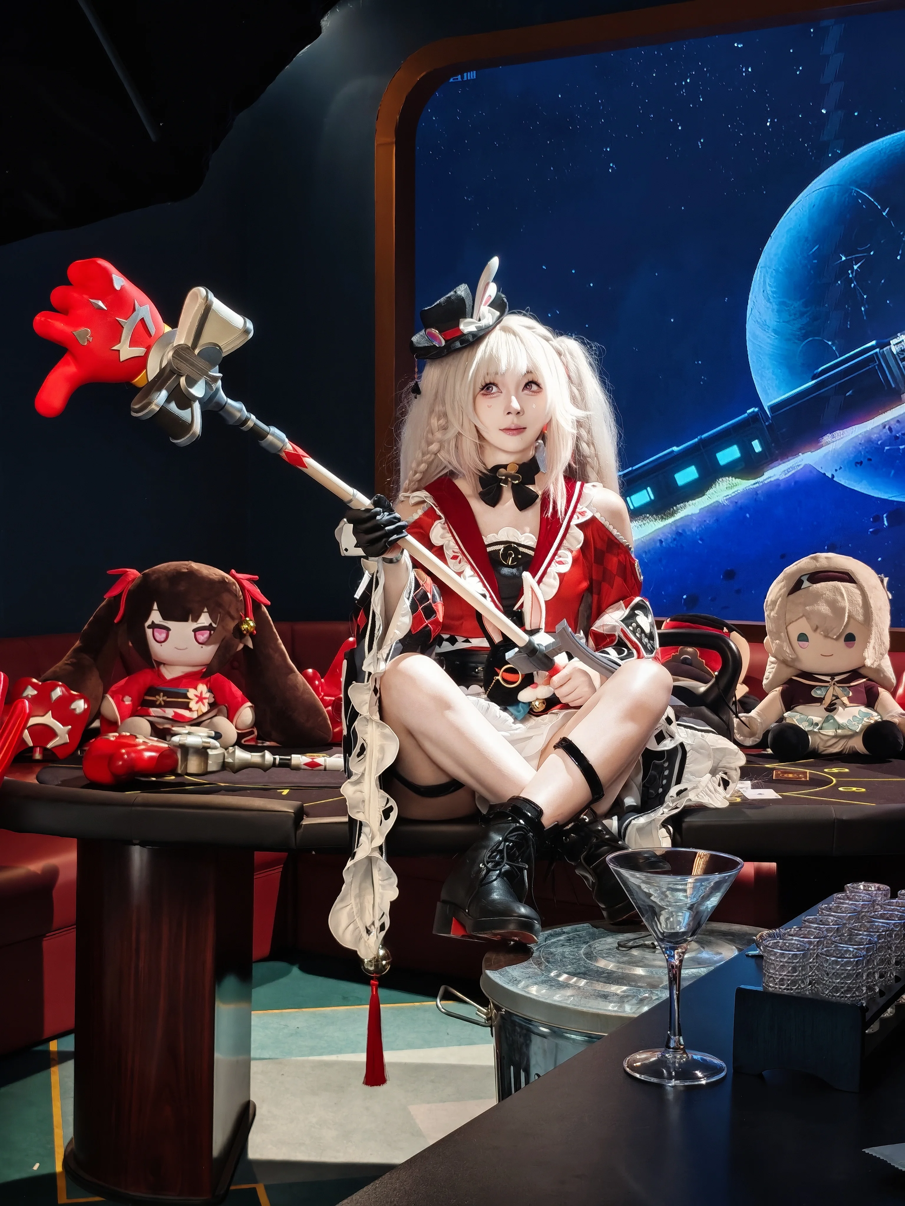 【花火 コスプレ】崩壊：スターレイル 星間マジシャン、舞台裏オフショット集