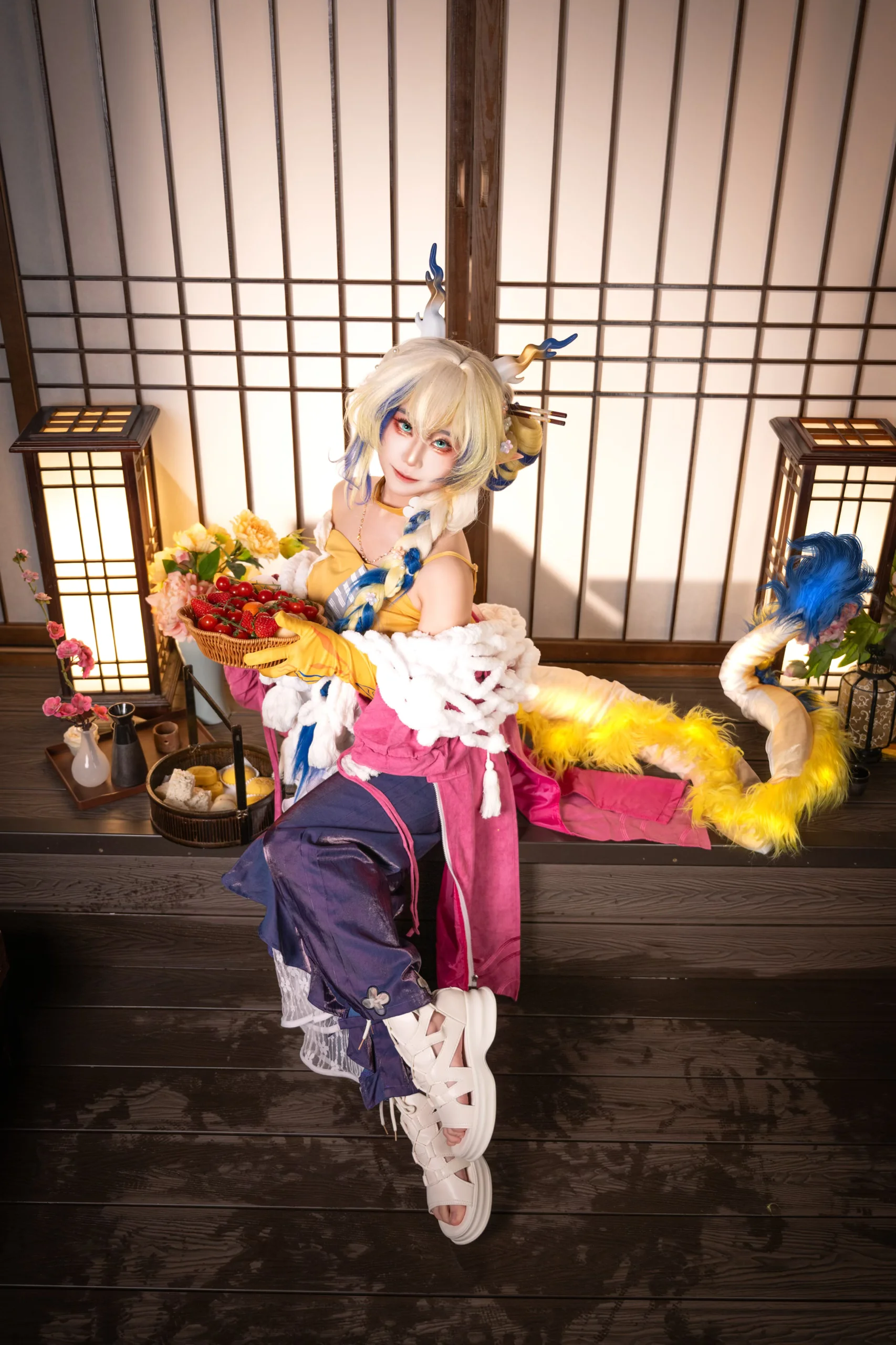 【黍cos】春日宴中的静谧瞬间，捕捉神女的一抹灵动
