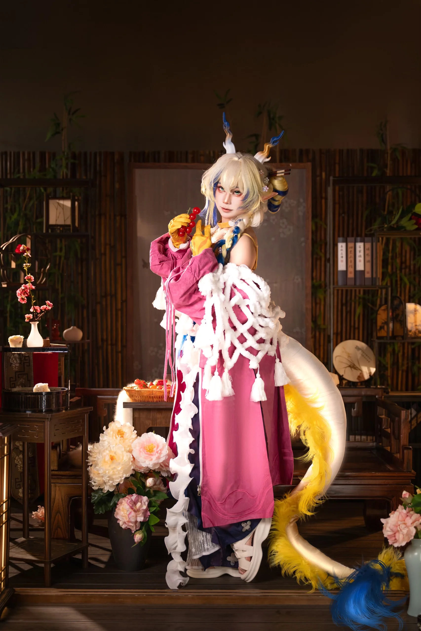 【黍cos】春日宴中的静谧瞬间，捕捉神女的一抹灵动 - 第 2 张