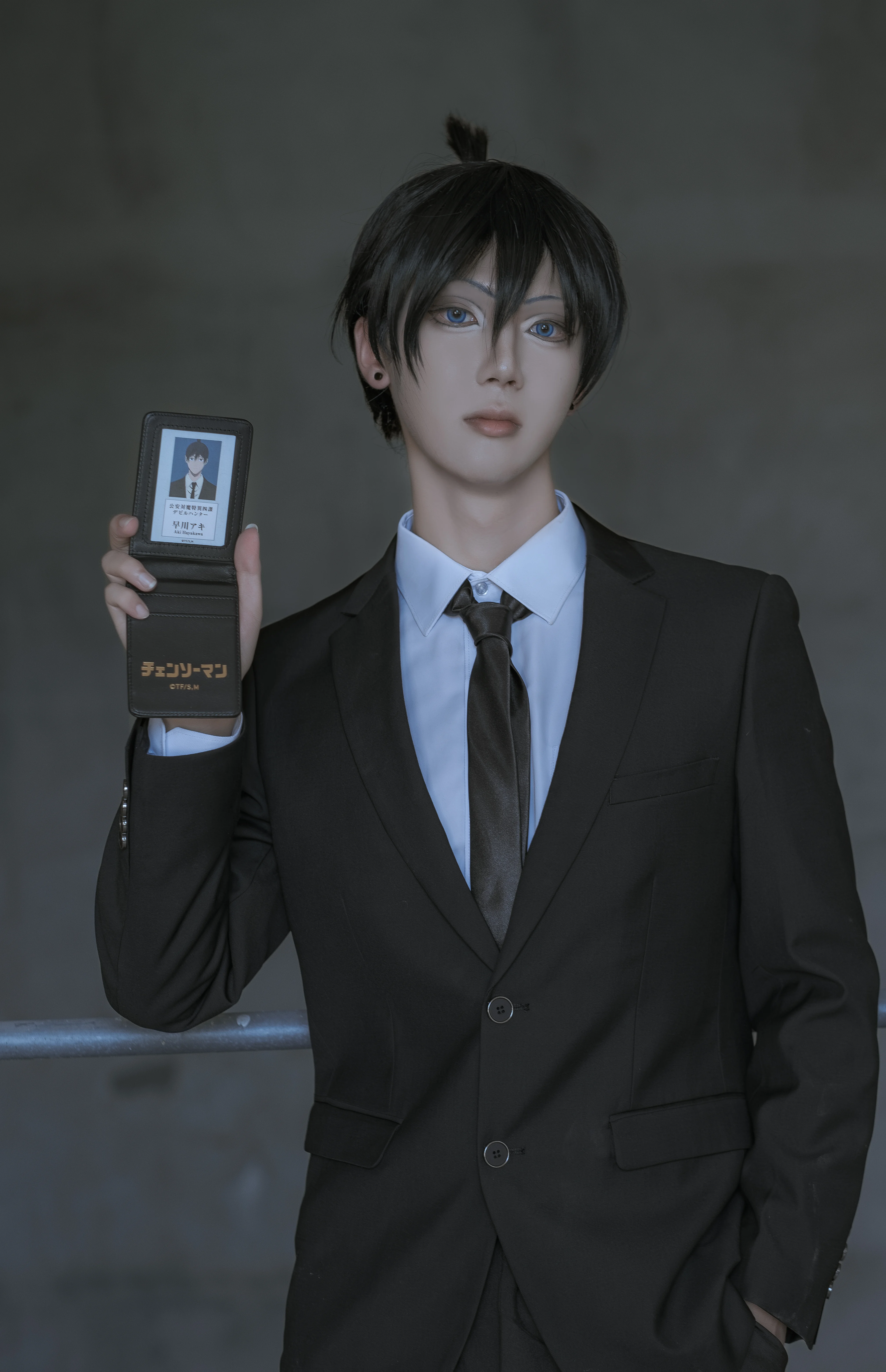 【早川秋cos】在梅州的旧建筑里，捕捉到属于他的沉静与压抑 - 第12张