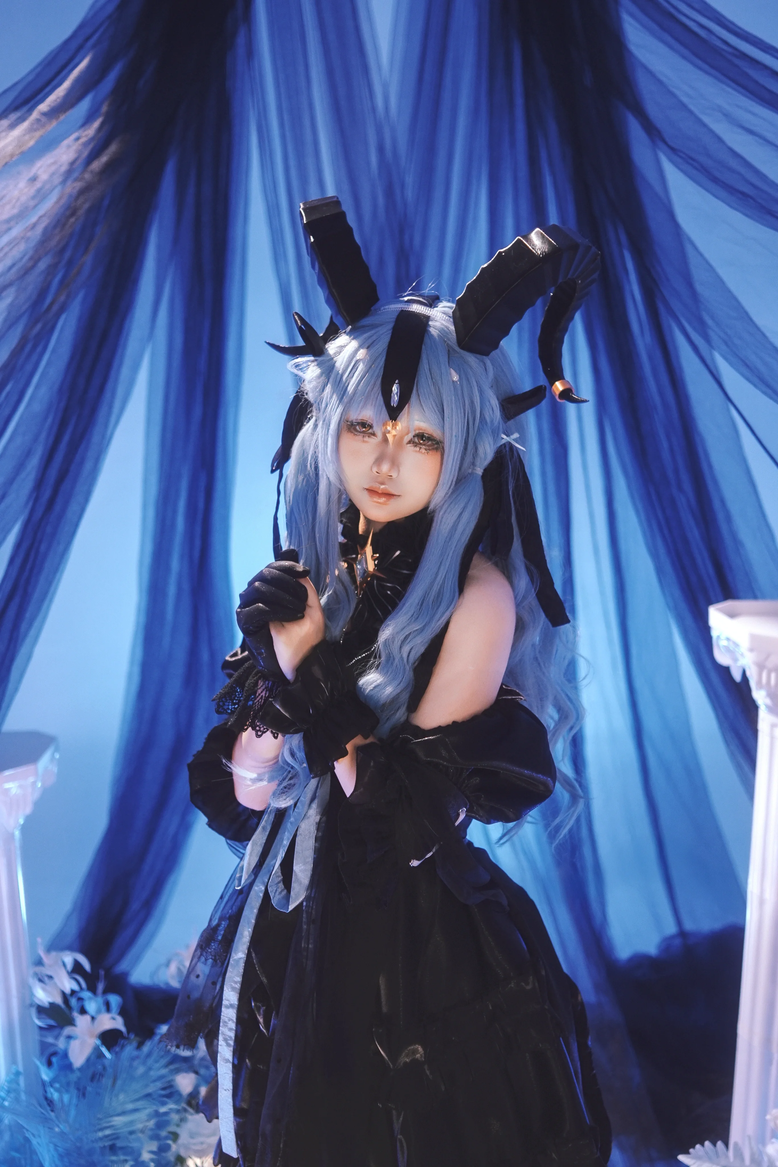 【豊川祥子 コスプレ】アークナイツの世界観が織りなす静寂と清冷 - 2 枚目