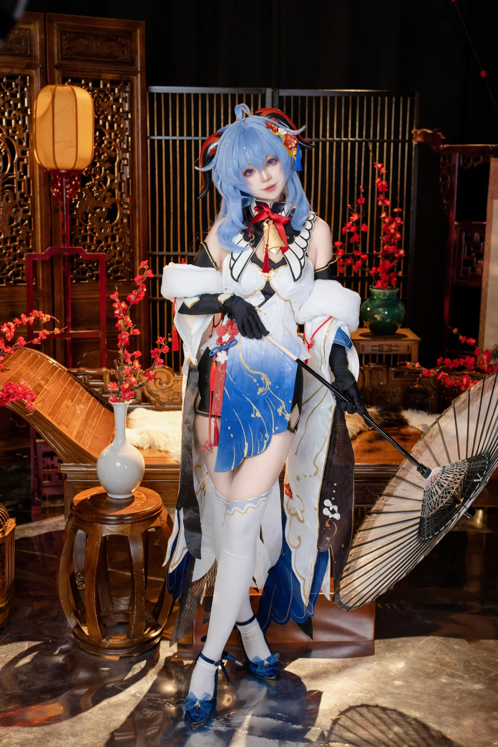 【甘雨cos】雪中红梅，倚梅回首踏雪寻梅