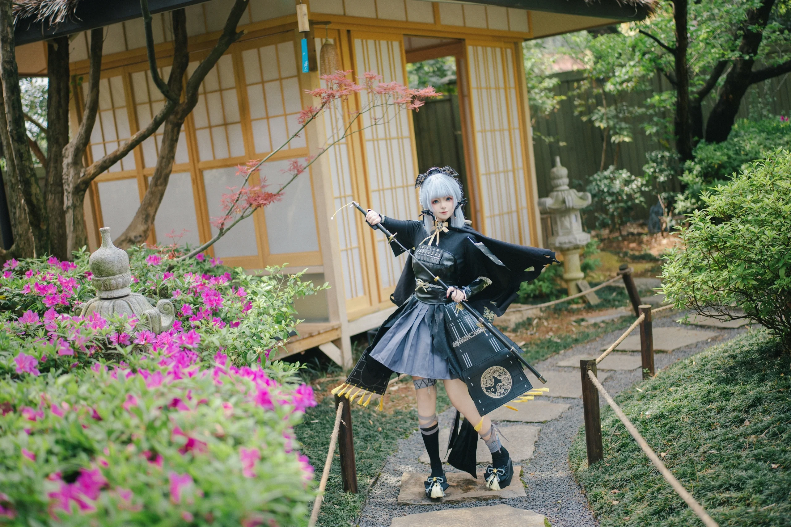 【神里绫华cos】深渊中的冰冷华容，在昆明庭院中破茧而生 - 第 3 张