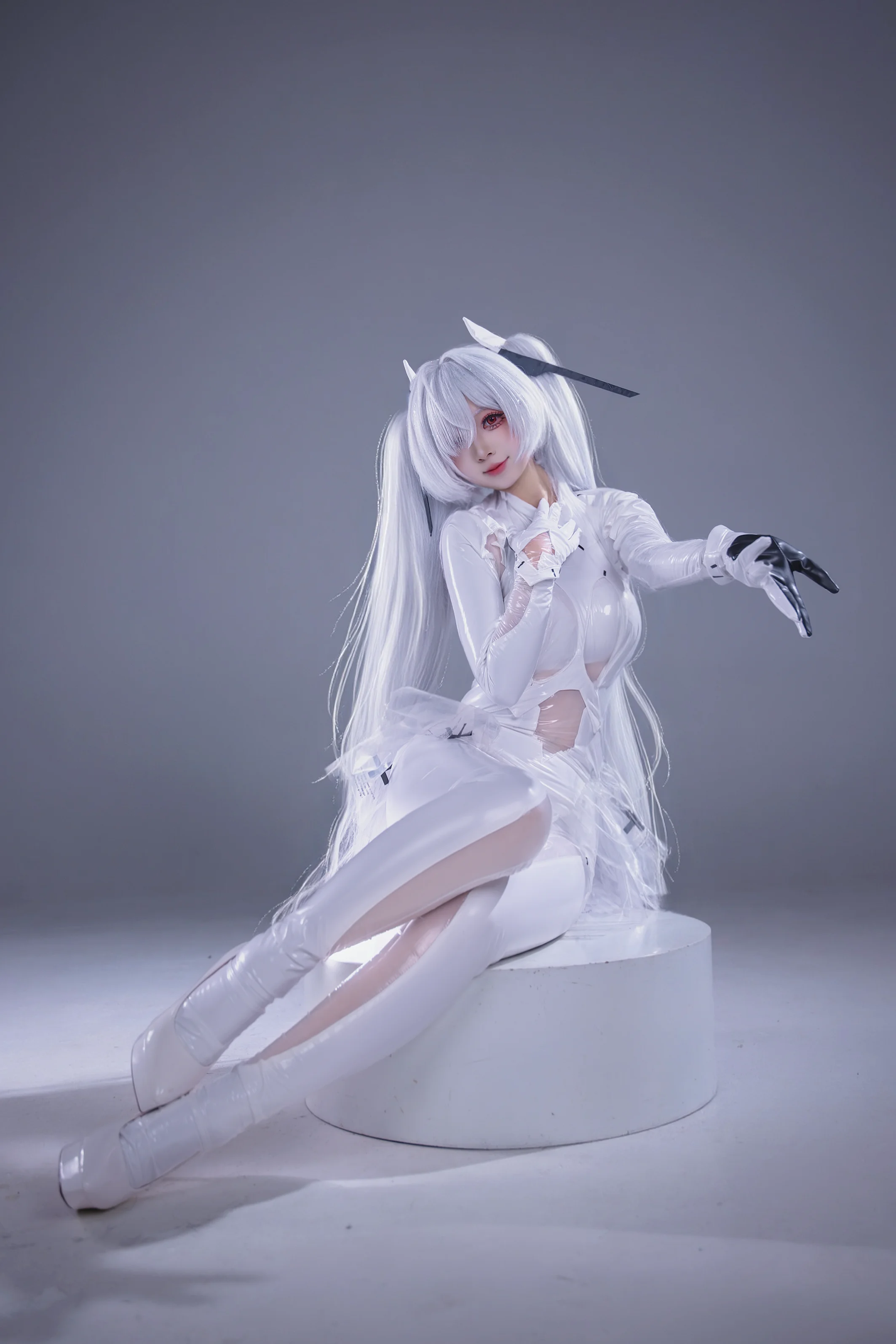 【灰姑娘cos】胜利女神Nikke的纯白极简美学 - 第3张