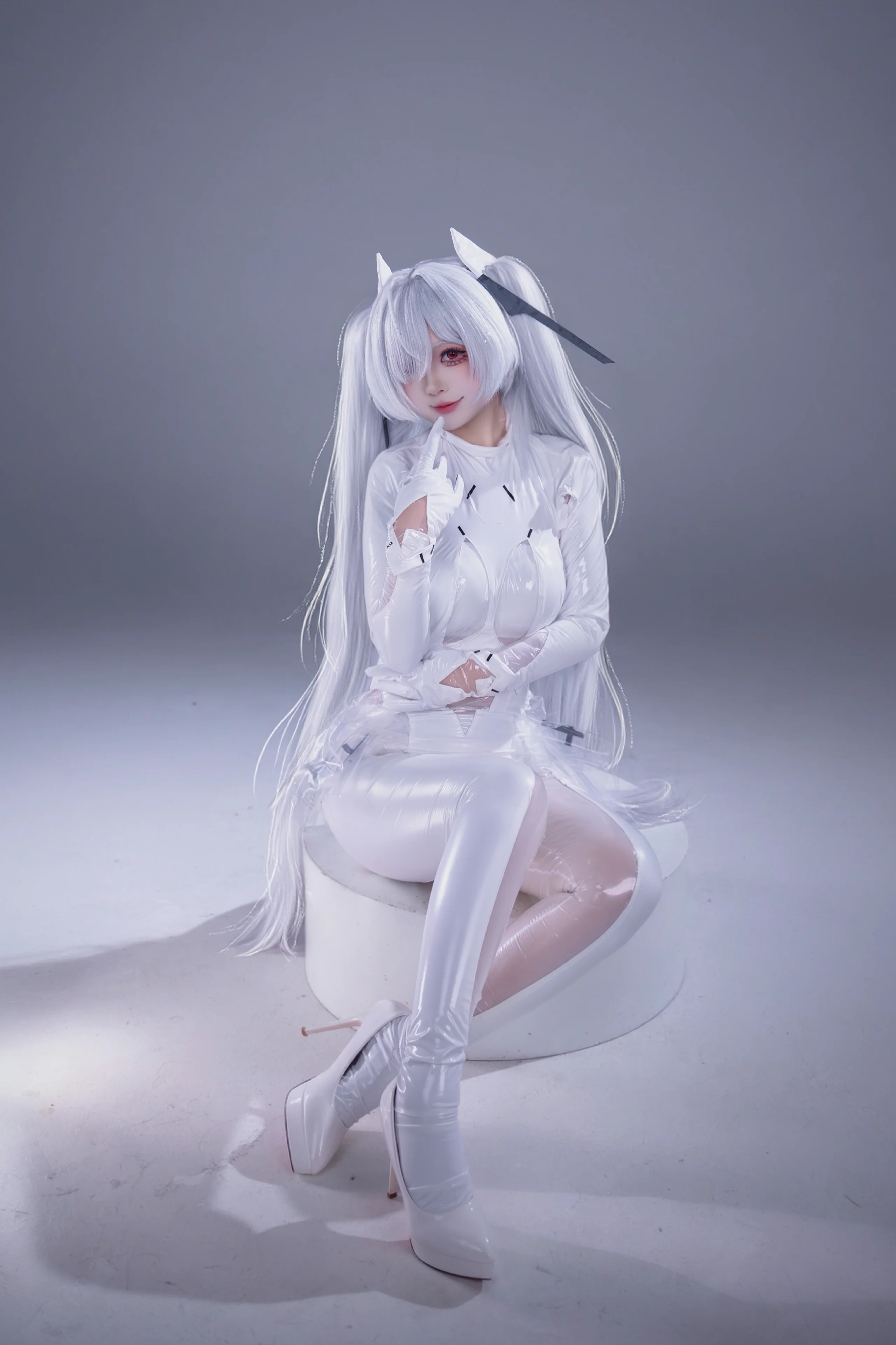 【灰姑娘cos】胜利女神Nikke的纯白极简美学 - 第4张