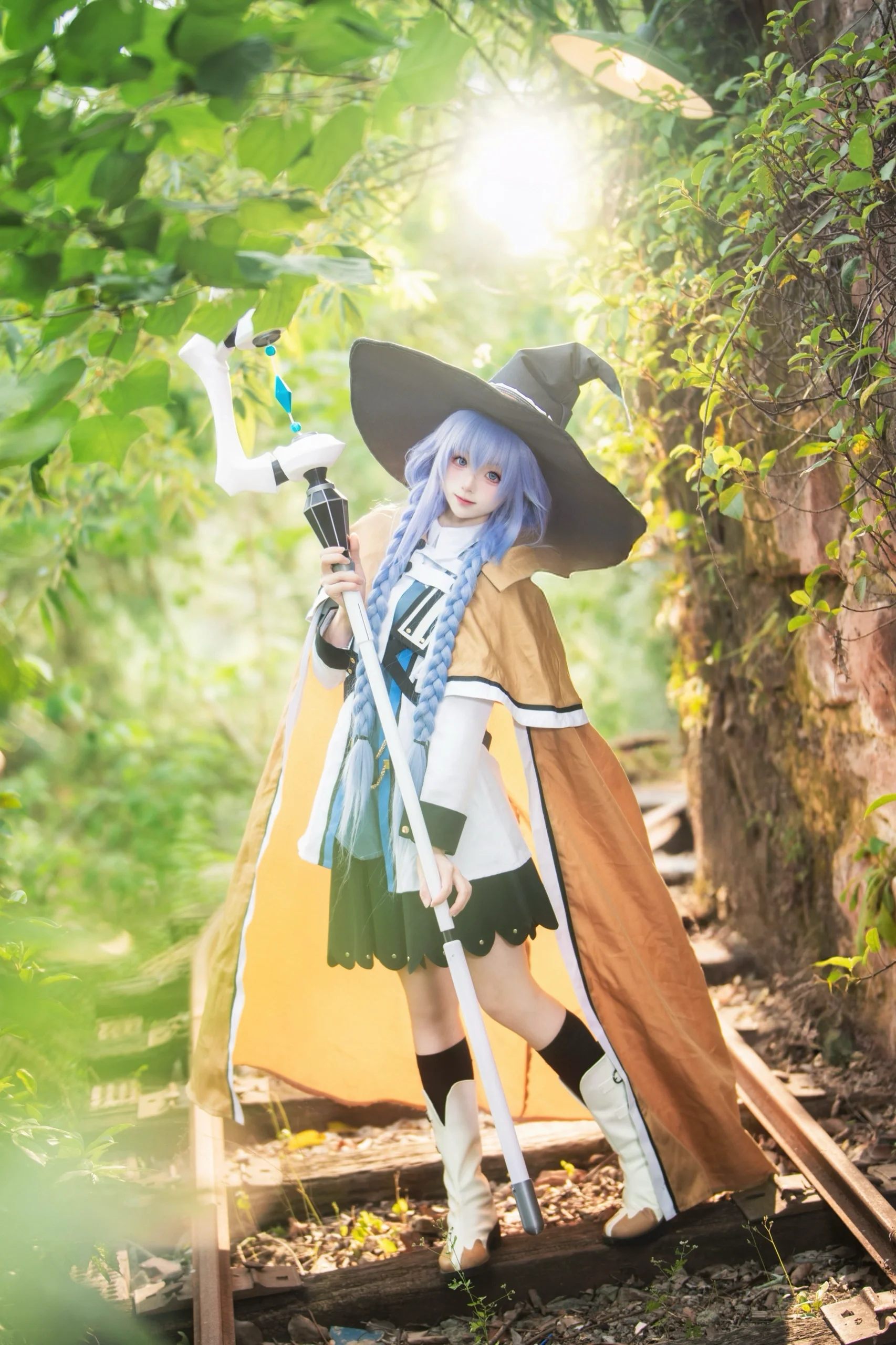 【洛琪希cos】在鐵軌與綠野間邂逅的藍色魔法師