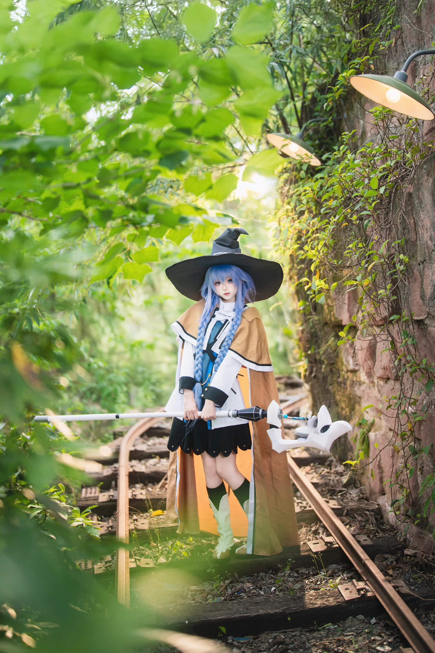 【洛琪希cos】在鐵軌與綠野間邂逅的藍色魔法師 - 第 7 張